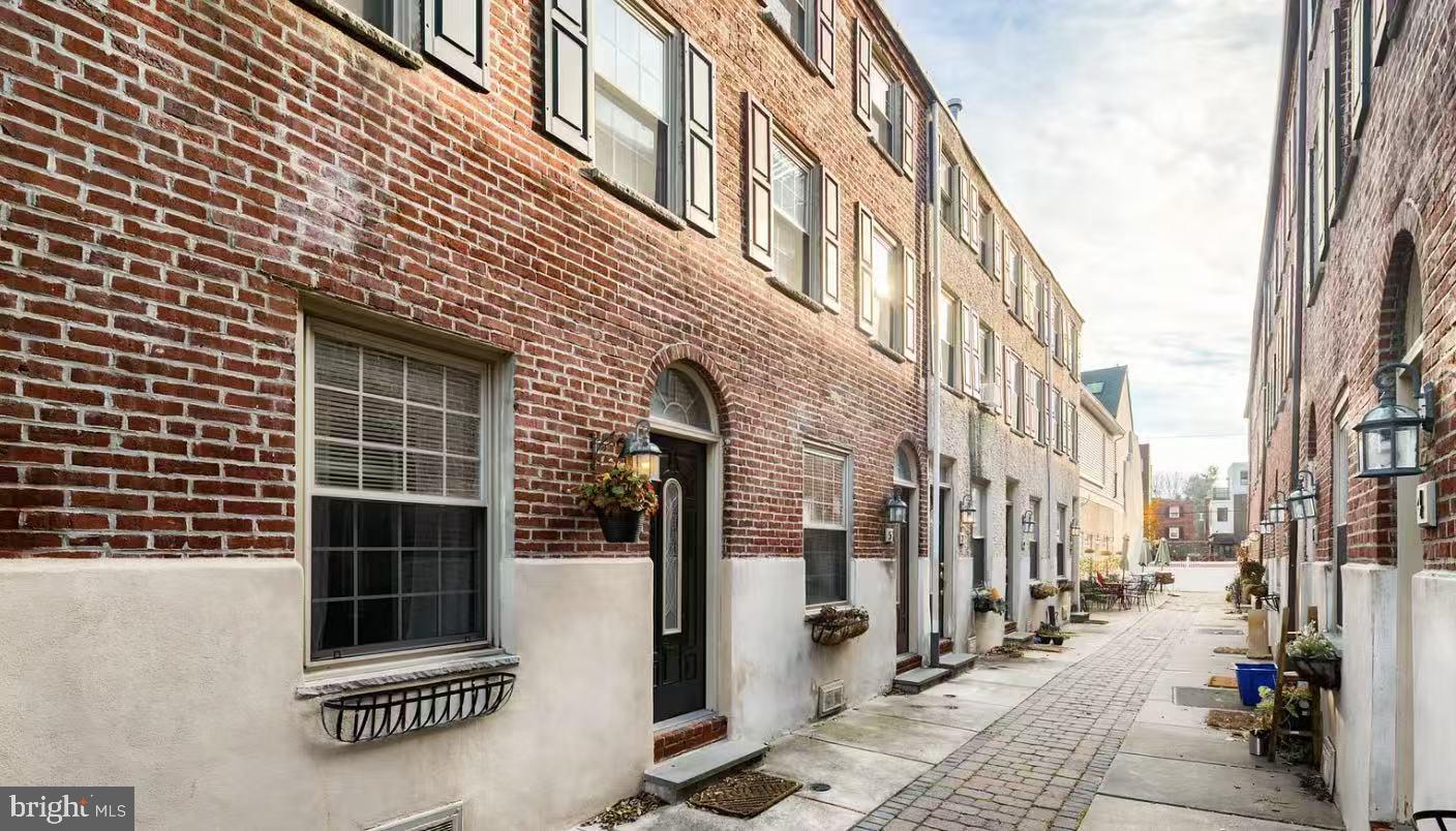 QUEEN VILLAGE - Residential