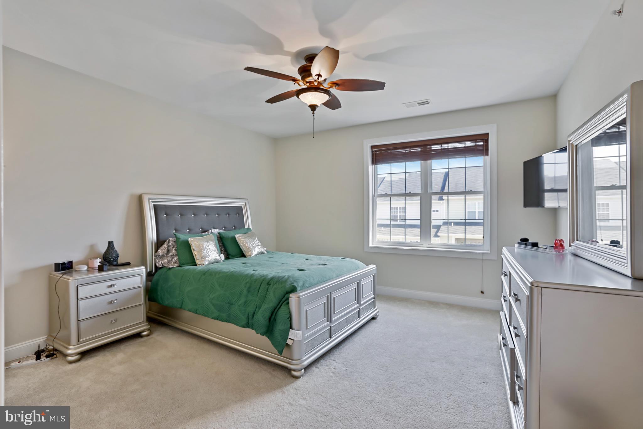 POTOMAC CLUB CONDOMINIUMS - Residential