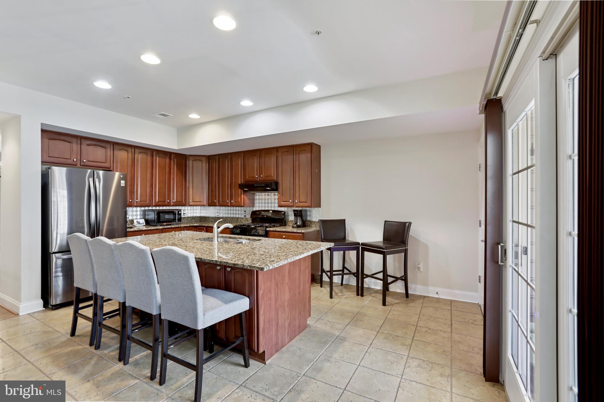 POTOMAC CLUB CONDOMINIUMS - Residential
