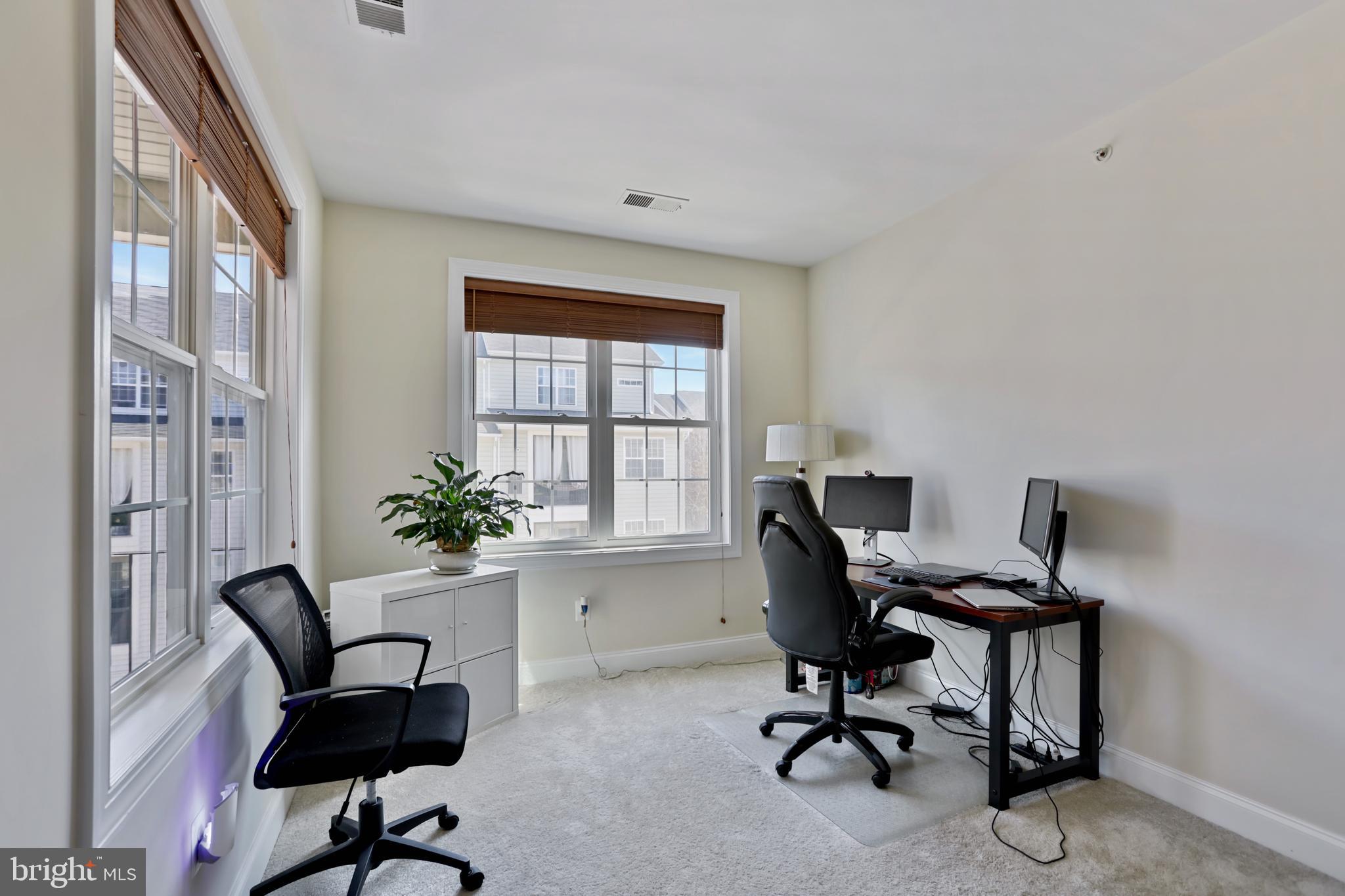 POTOMAC CLUB CONDOMINIUMS - Residential