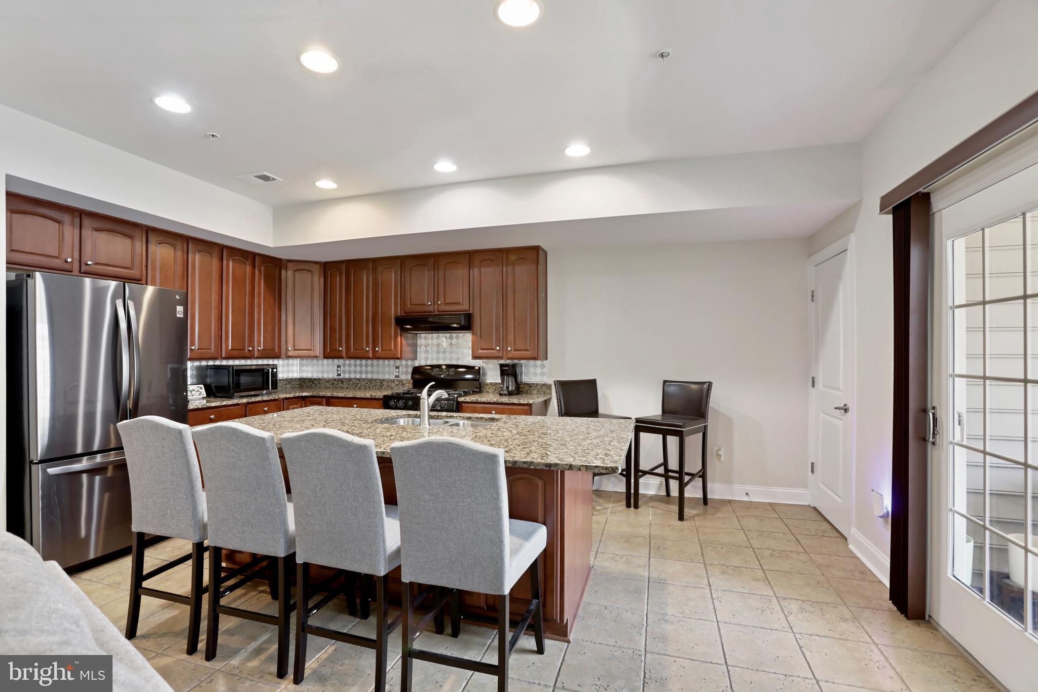 POTOMAC CLUB CONDOMINIUMS - Residential