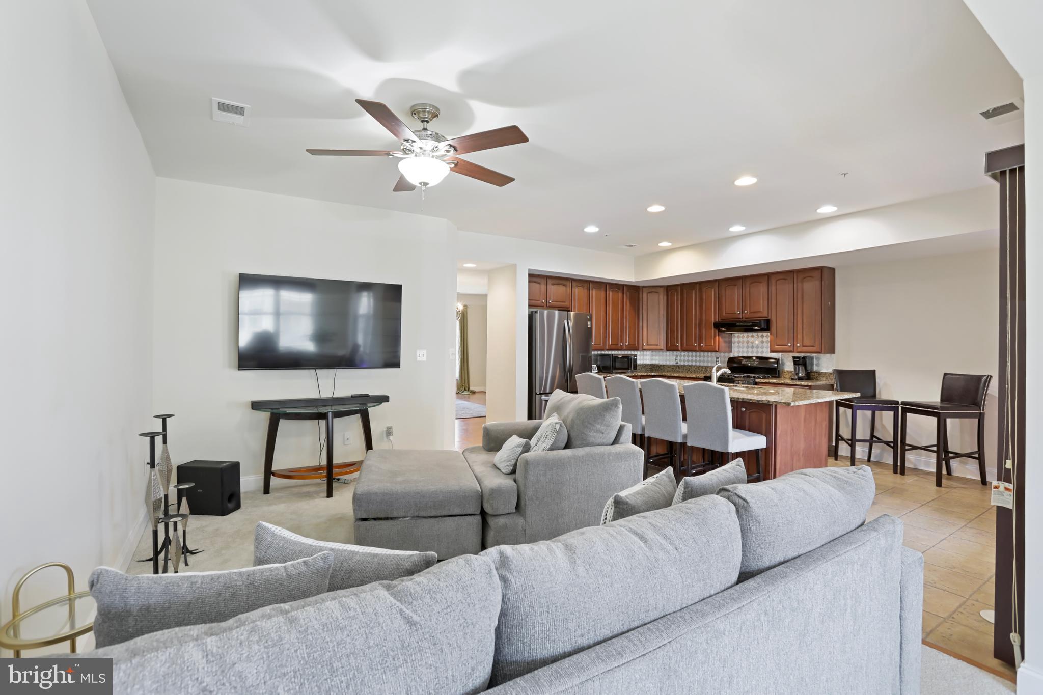 POTOMAC CLUB CONDOMINIUMS - Residential