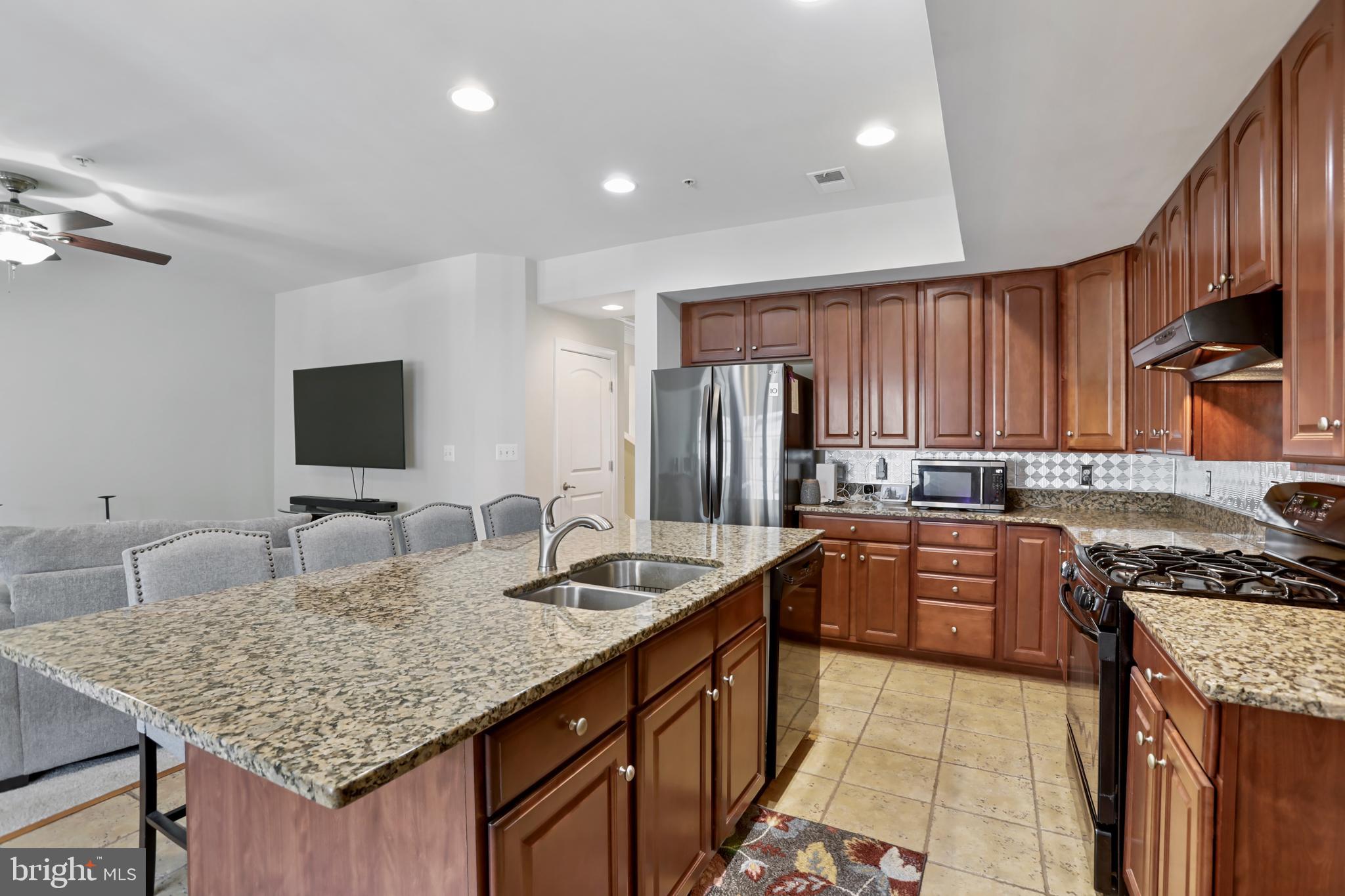 POTOMAC CLUB CONDOMINIUMS - Residential