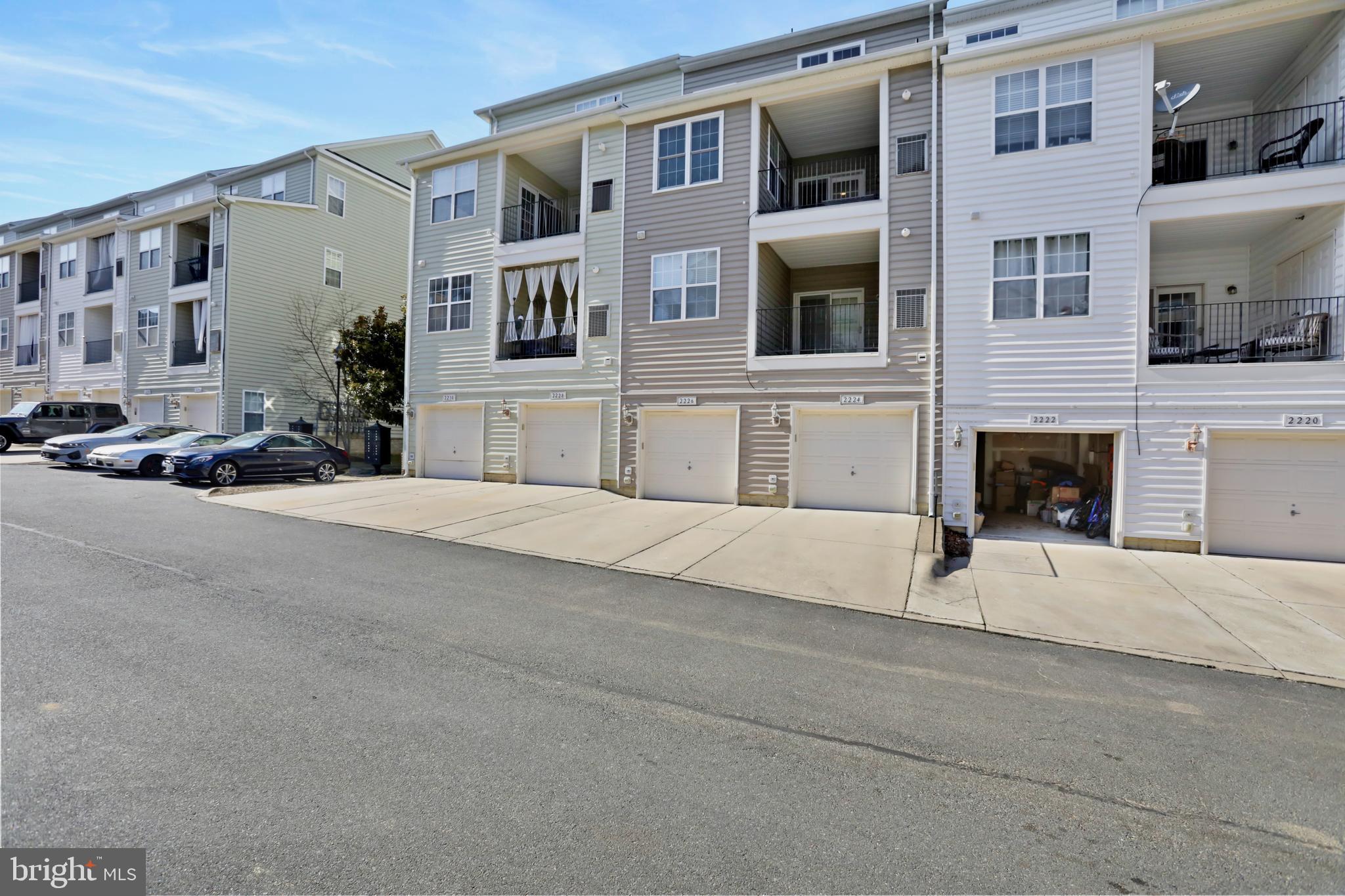 POTOMAC CLUB CONDOMINIUMS - Residential