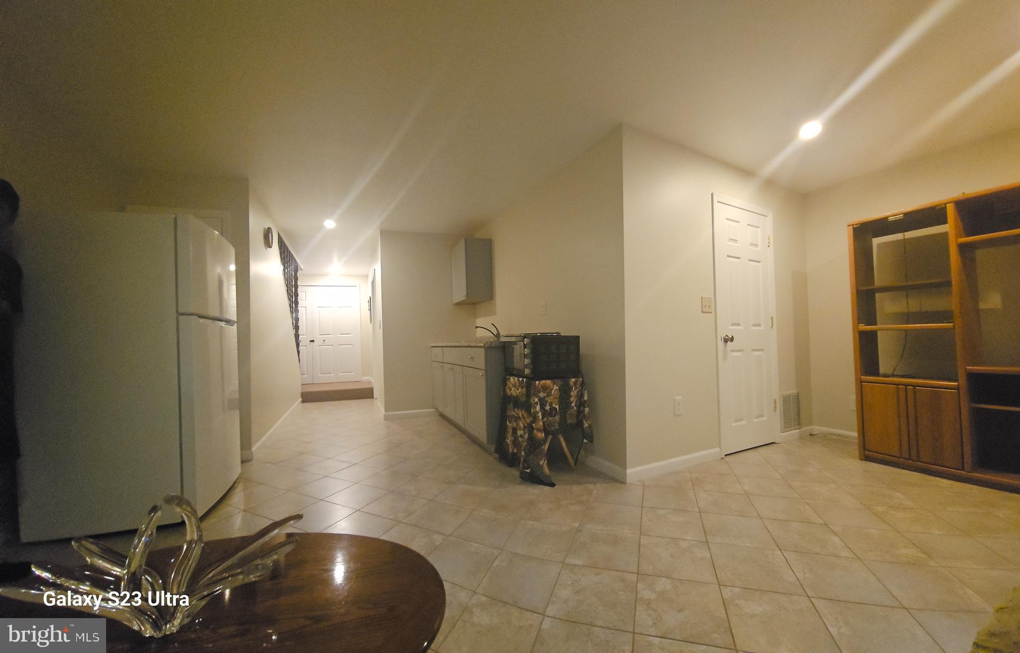 BASEMENT STUDIO RENTAL ONLY -  in family occupied home. Near to springfield  Mall, Walk to Metro, close to I-95 and 3-95. Close to Ft Belvoir.
all utilities included except cable.