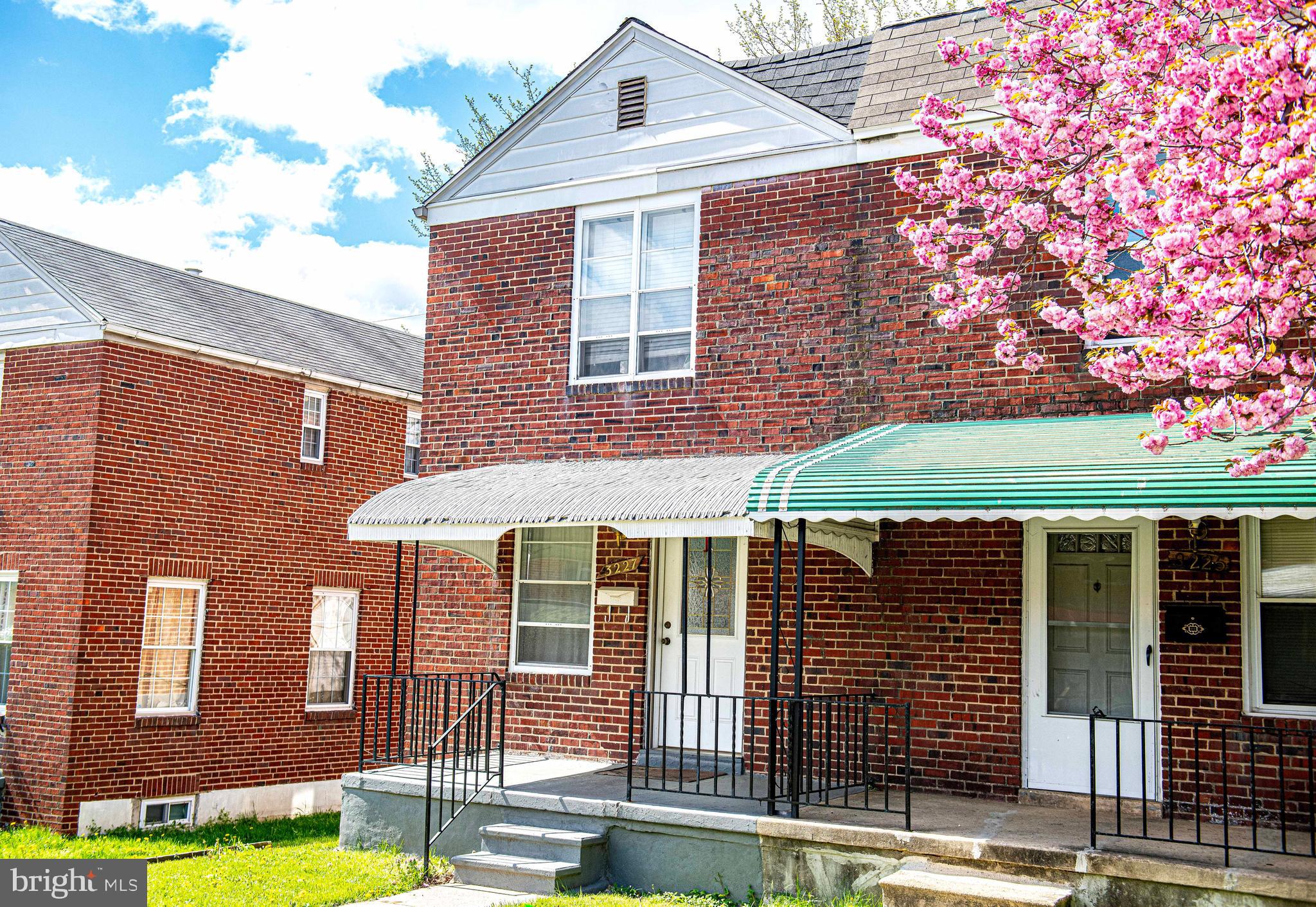 Please submit highest and best offer by noon May 2nd, 2025.  Thank you 

Adorable end of row updated rowhouse. 

2 bedrooms and full bath on the upstairs level and 1 huge room with a 3/4 bath on the lower level.

 LVT flooring and an updated kitchen.  Take a look at this beauty. 

Close to everything. Tour today.