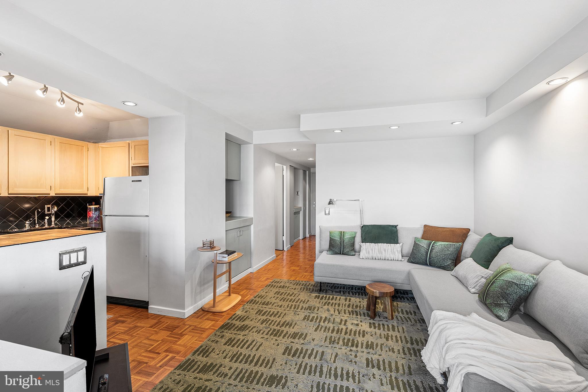 WASHINGTON SQ - Residential