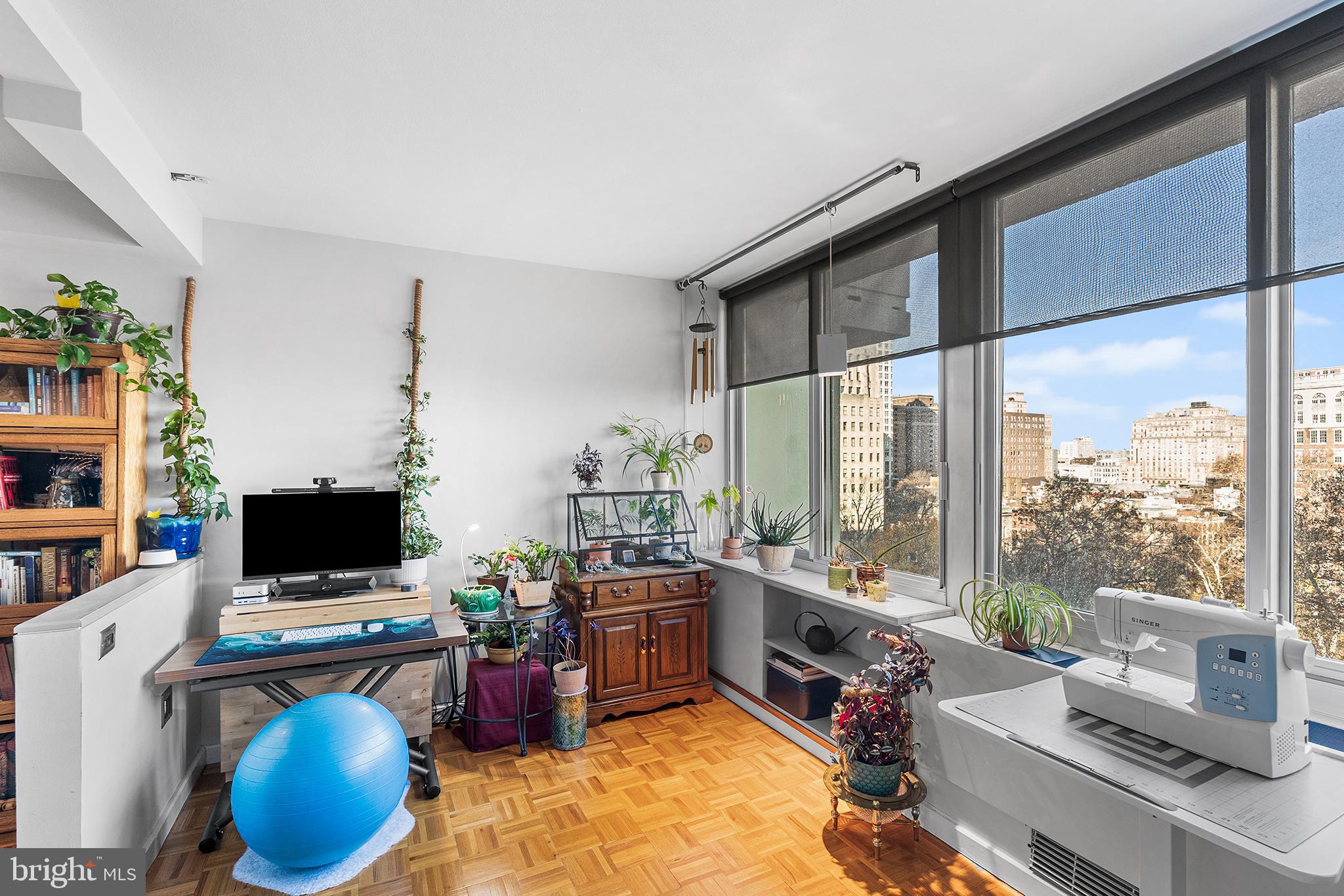 WASHINGTON SQ - Residential