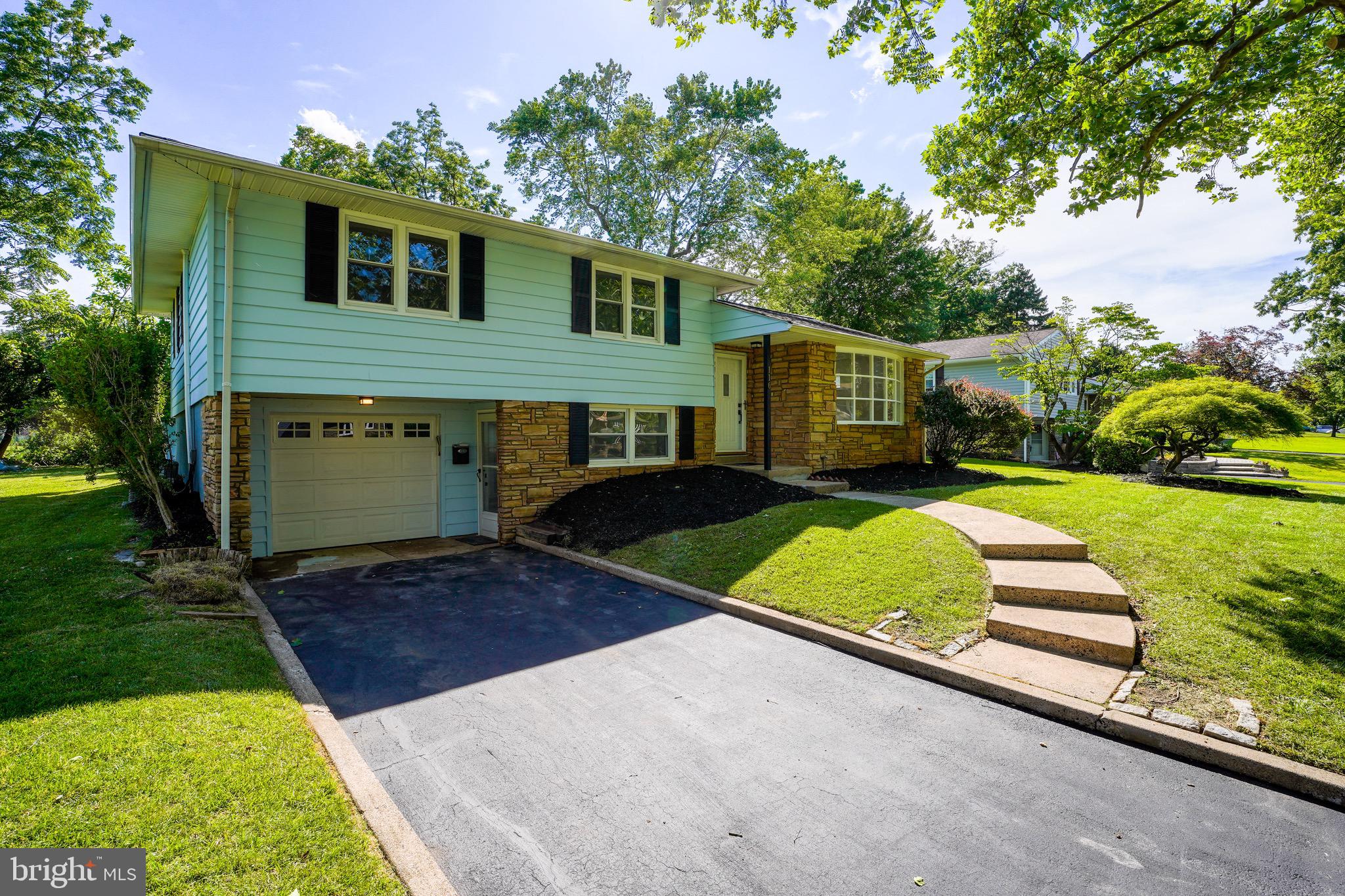 HERITAGE WOODS EST - Residential
