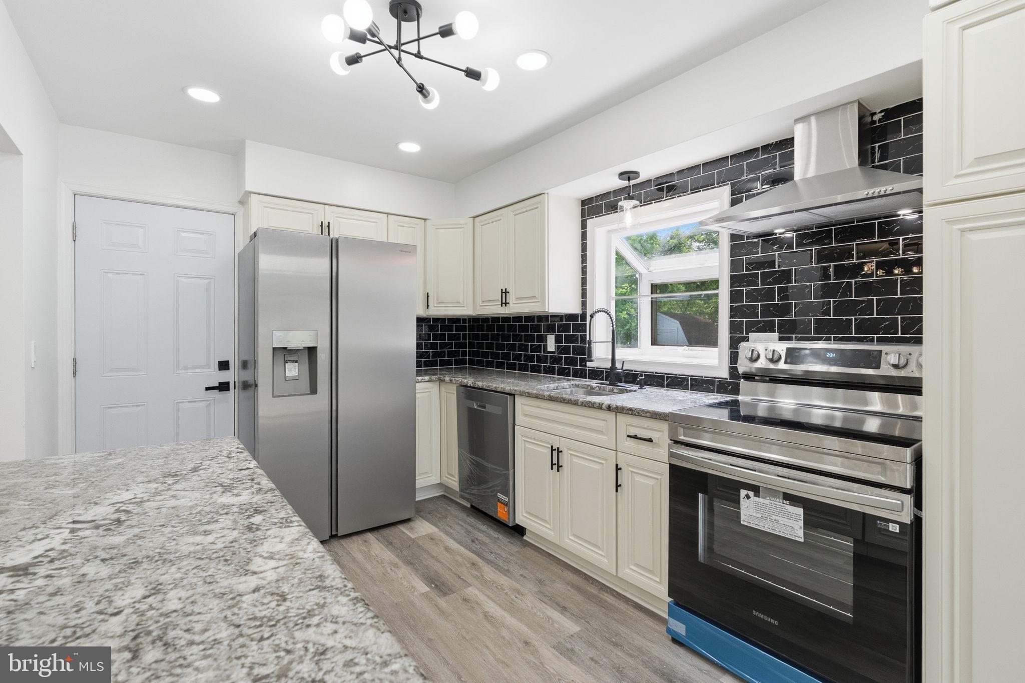 HERITAGE WOODS EST - Residential