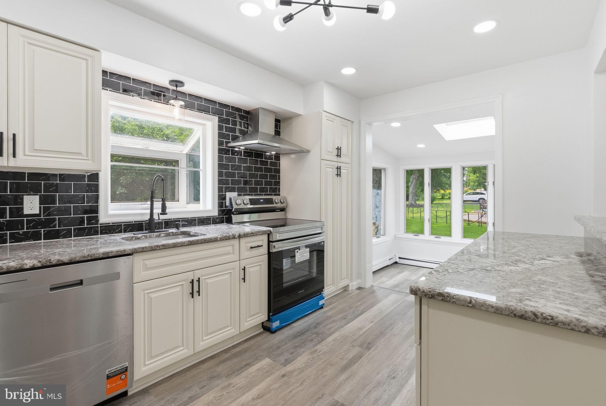 HERITAGE WOODS EST - Residential