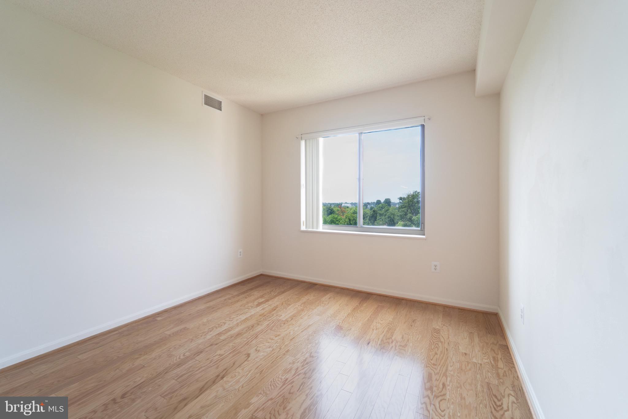 RIVERVIEW AT LANSDOWNE WOODS - Residential