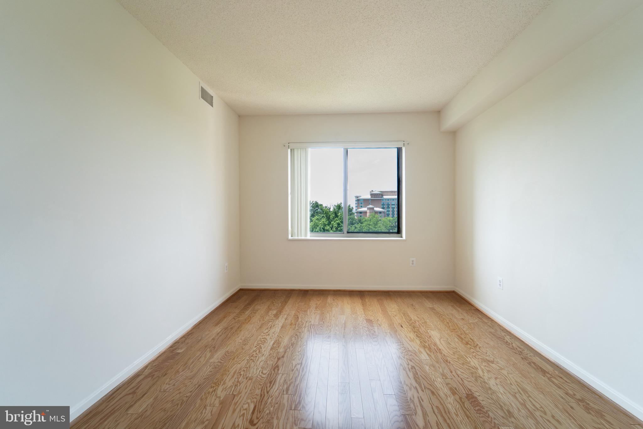 RIVERVIEW AT LANSDOWNE WOODS - Residential