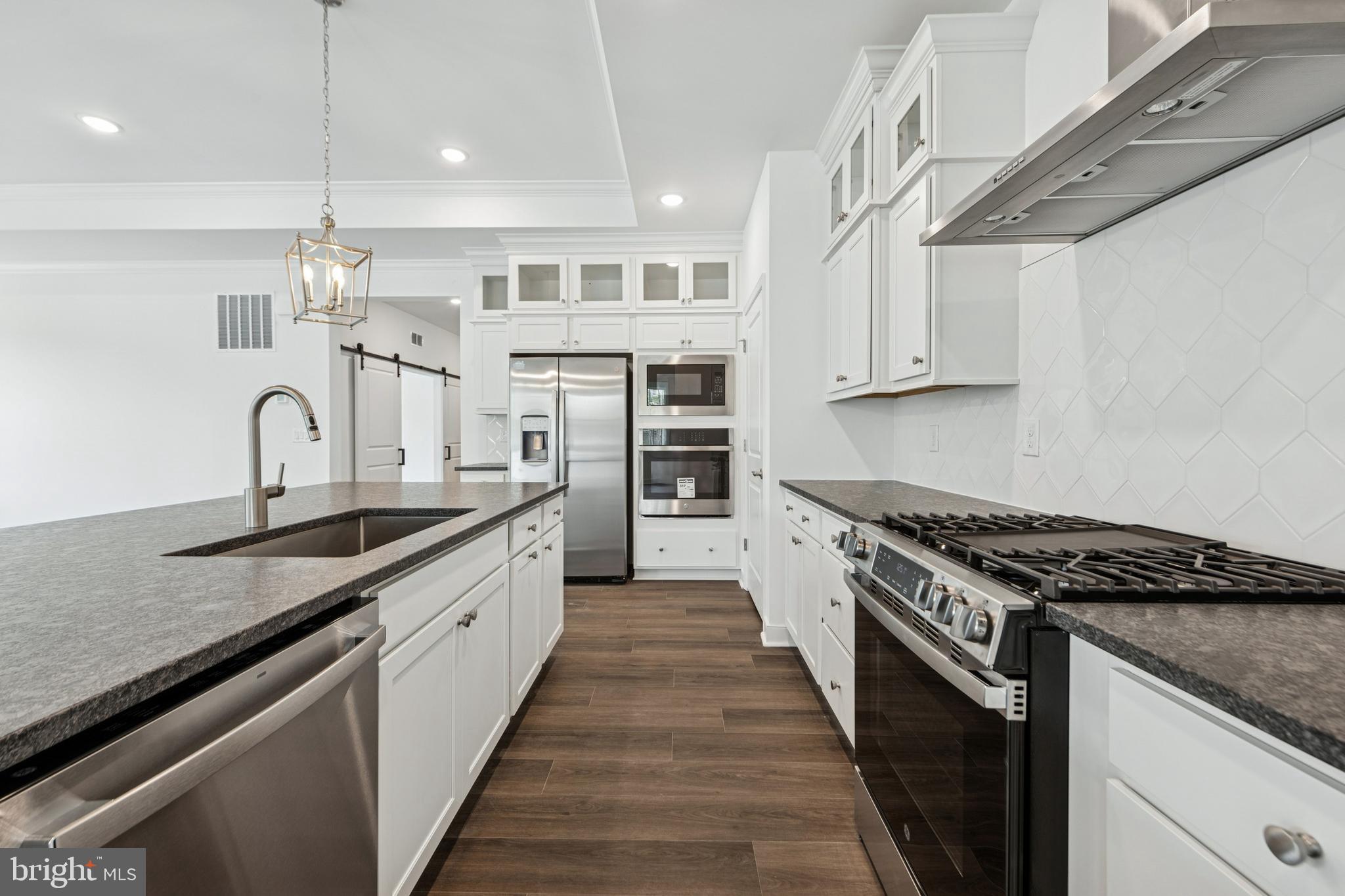 FOUR SEASONS AT KENT ISLAND - Residential