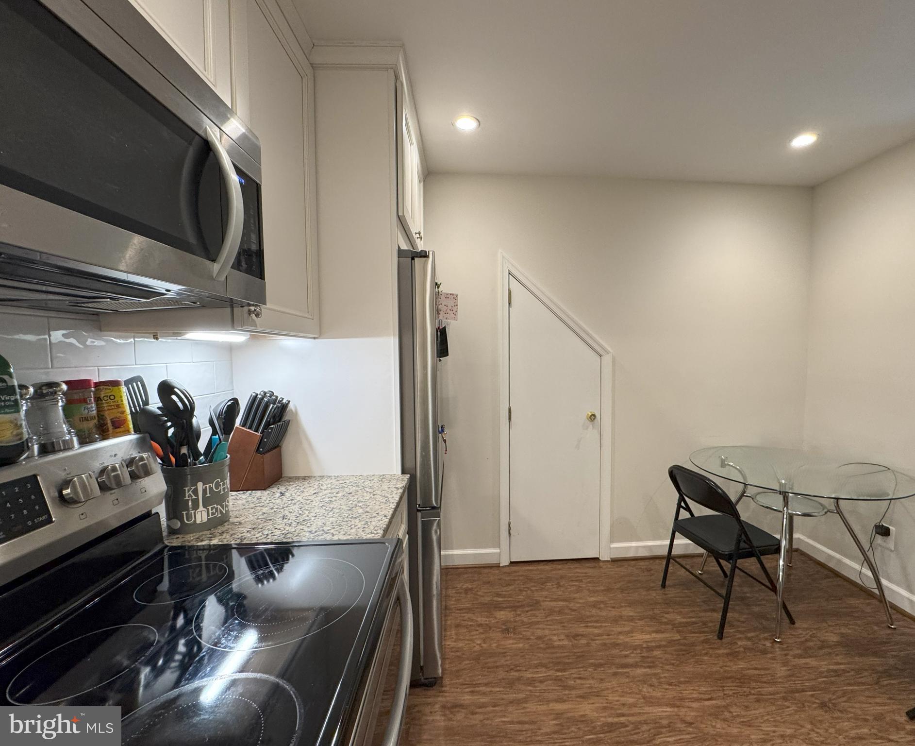ASPEN WOODS - Residential Lease