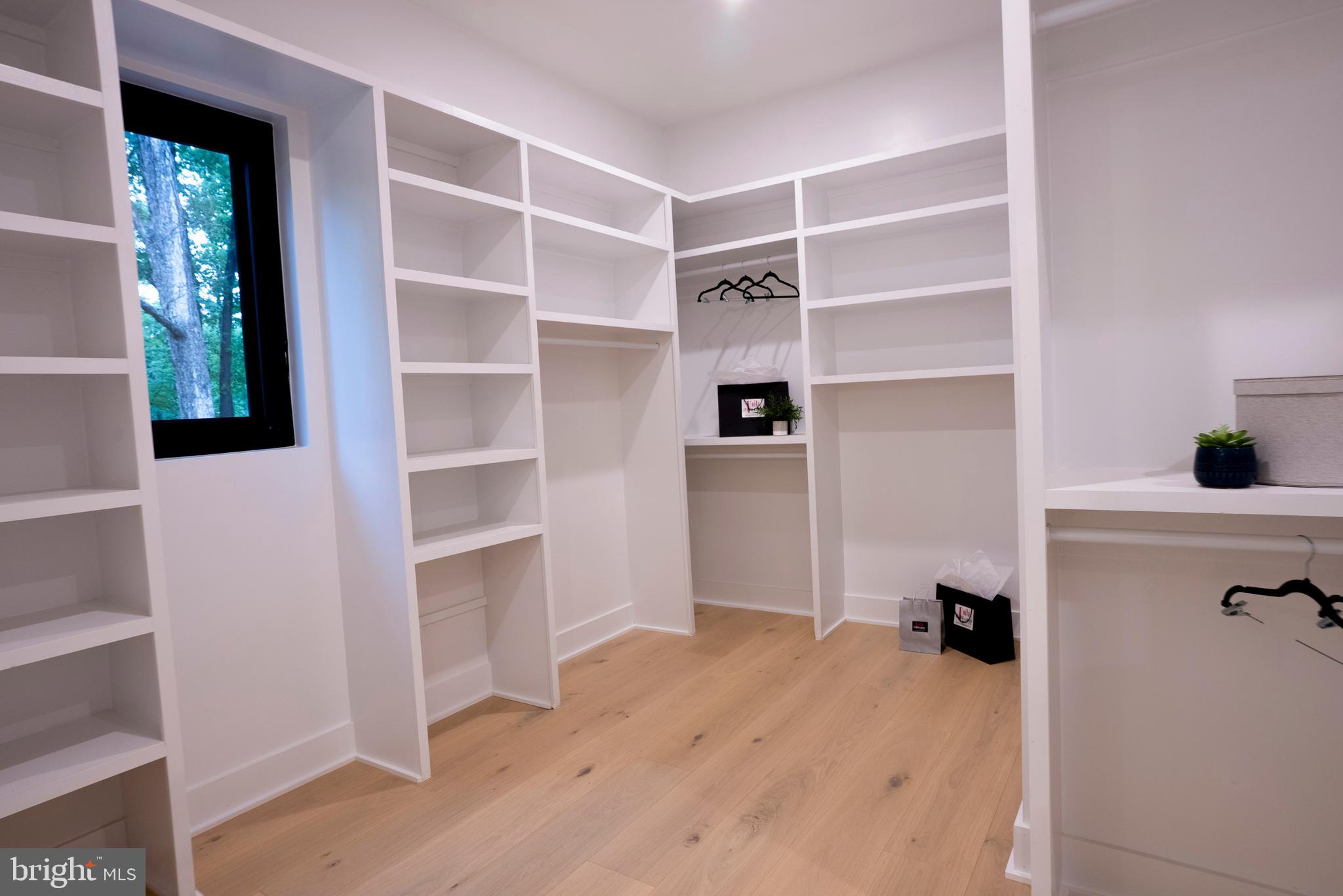 BRADDOCK WOODS - Residential