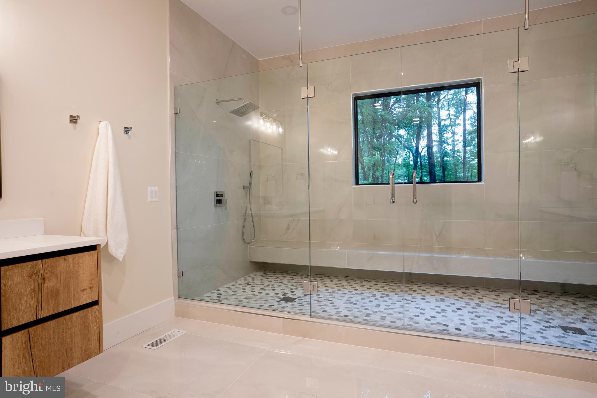 BRADDOCK WOODS - Residential