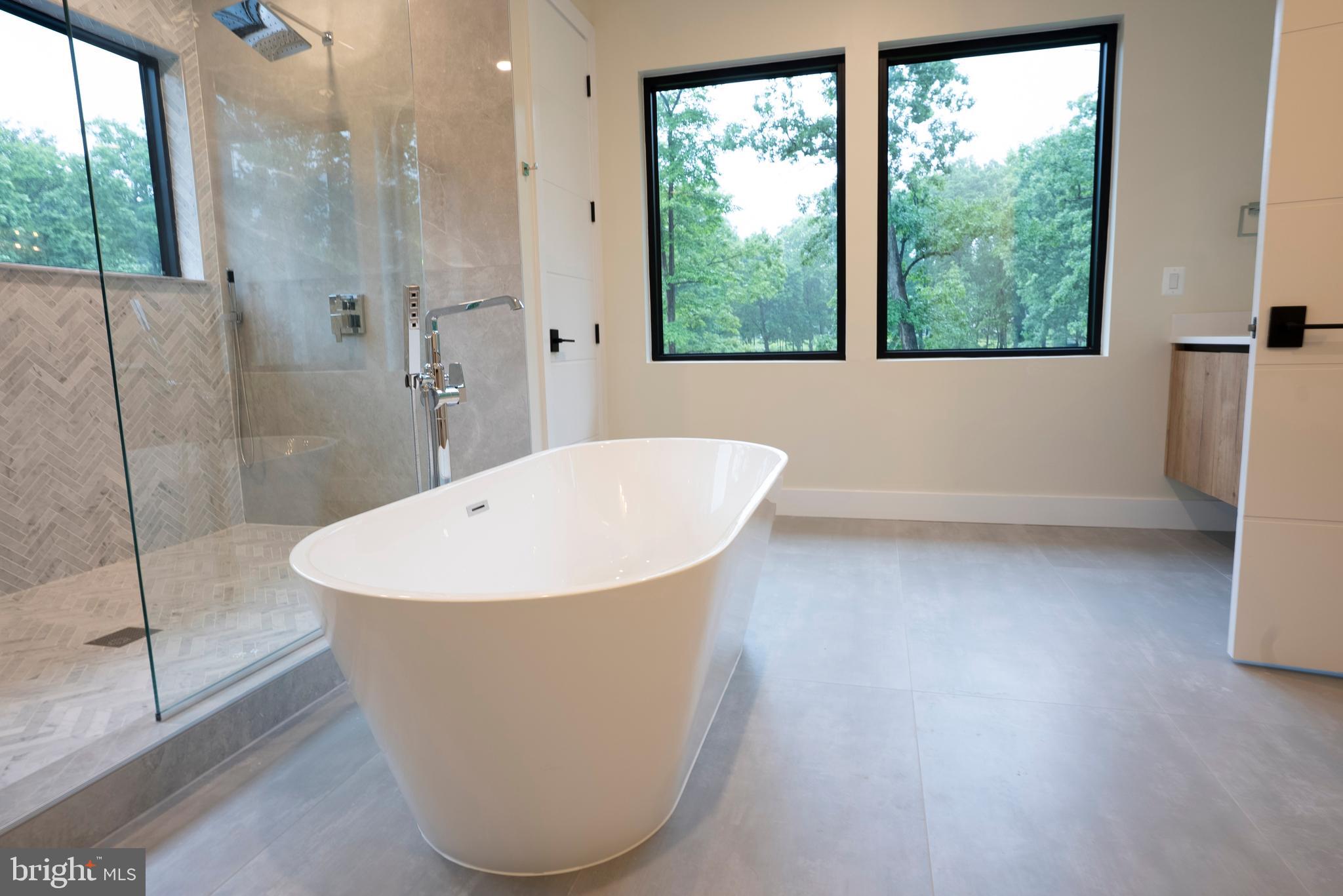 BRADDOCK WOODS - Residential