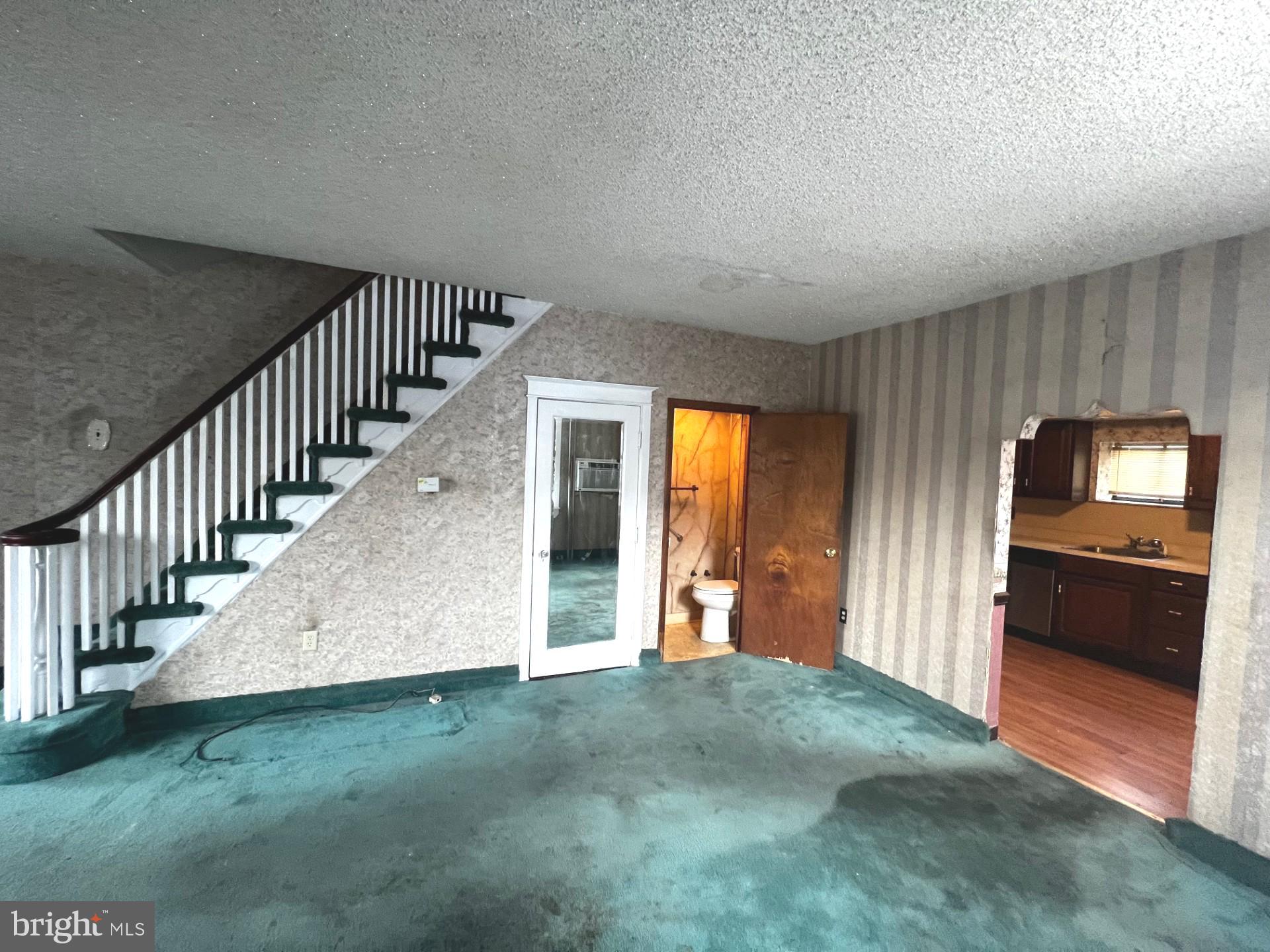 WHITMAN - Residential