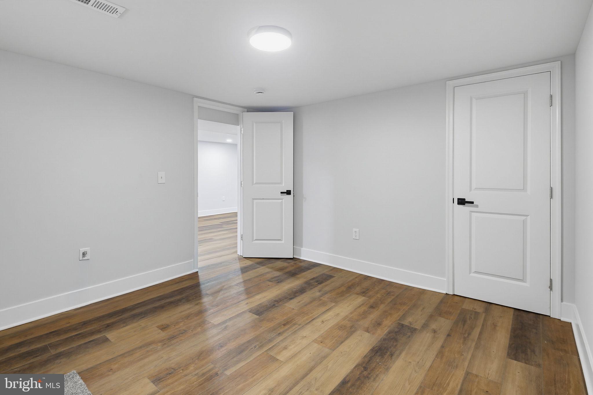 LANDSDOWNE - Residential