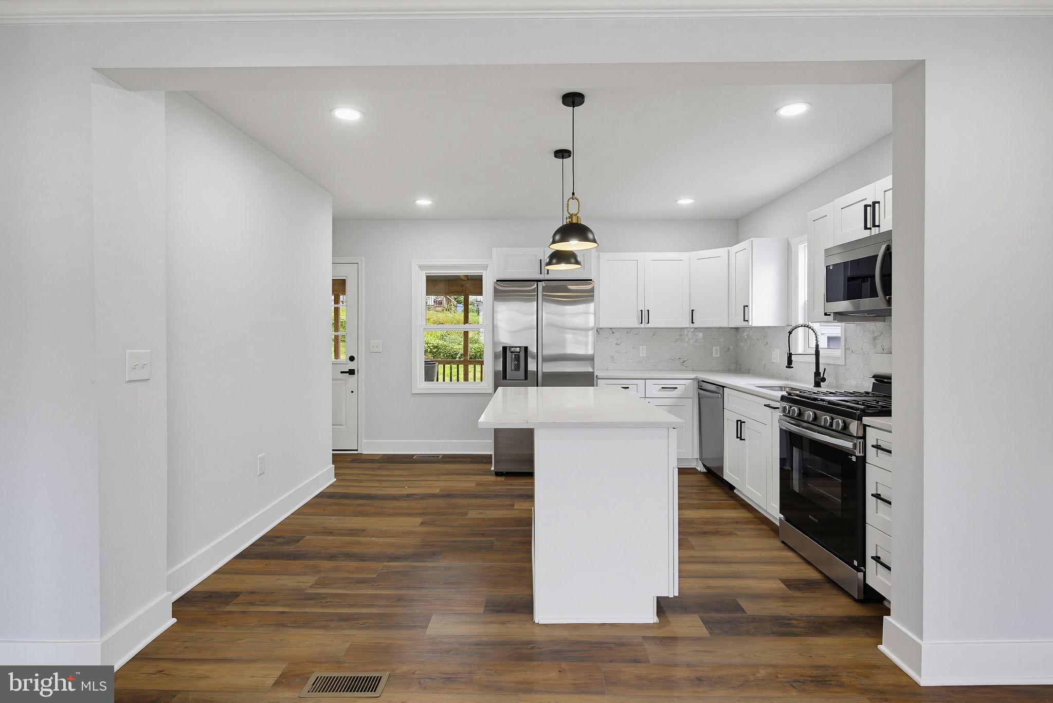 LANDSDOWNE - Residential