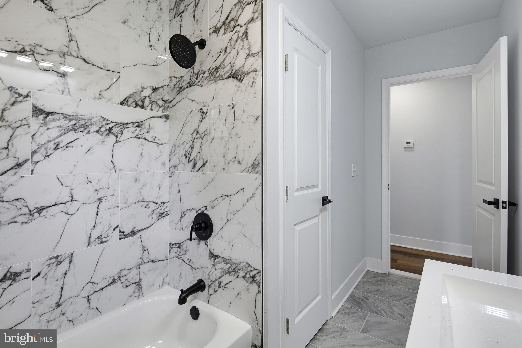 LANDSDOWNE - Residential