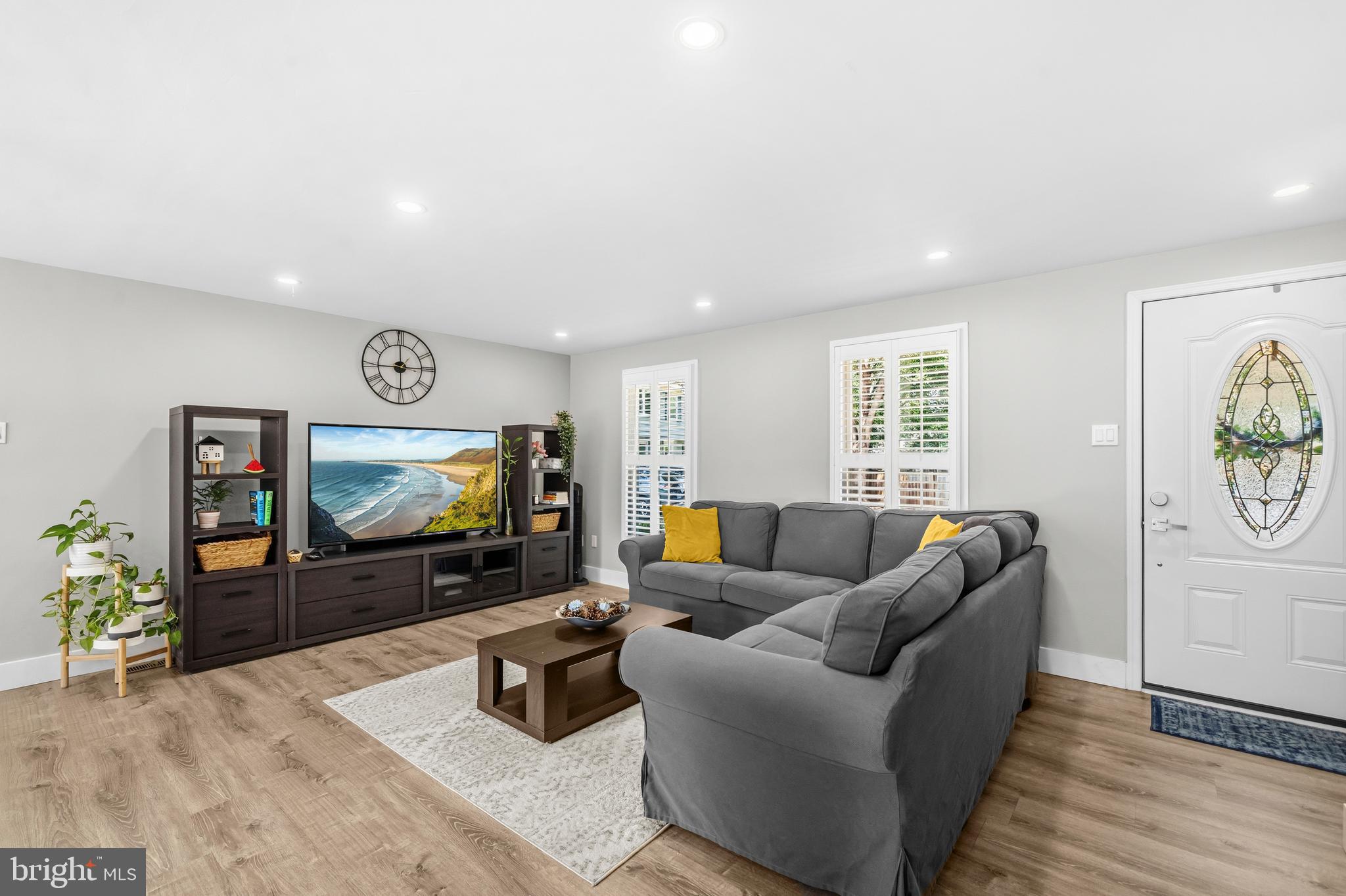 FOX MILL ESTATES - Residential