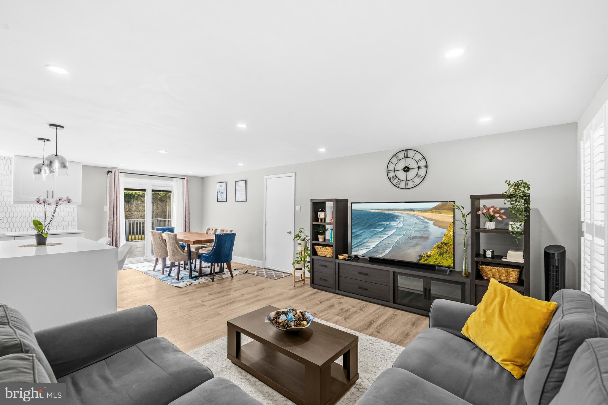 FOX MILL ESTATES - Residential
