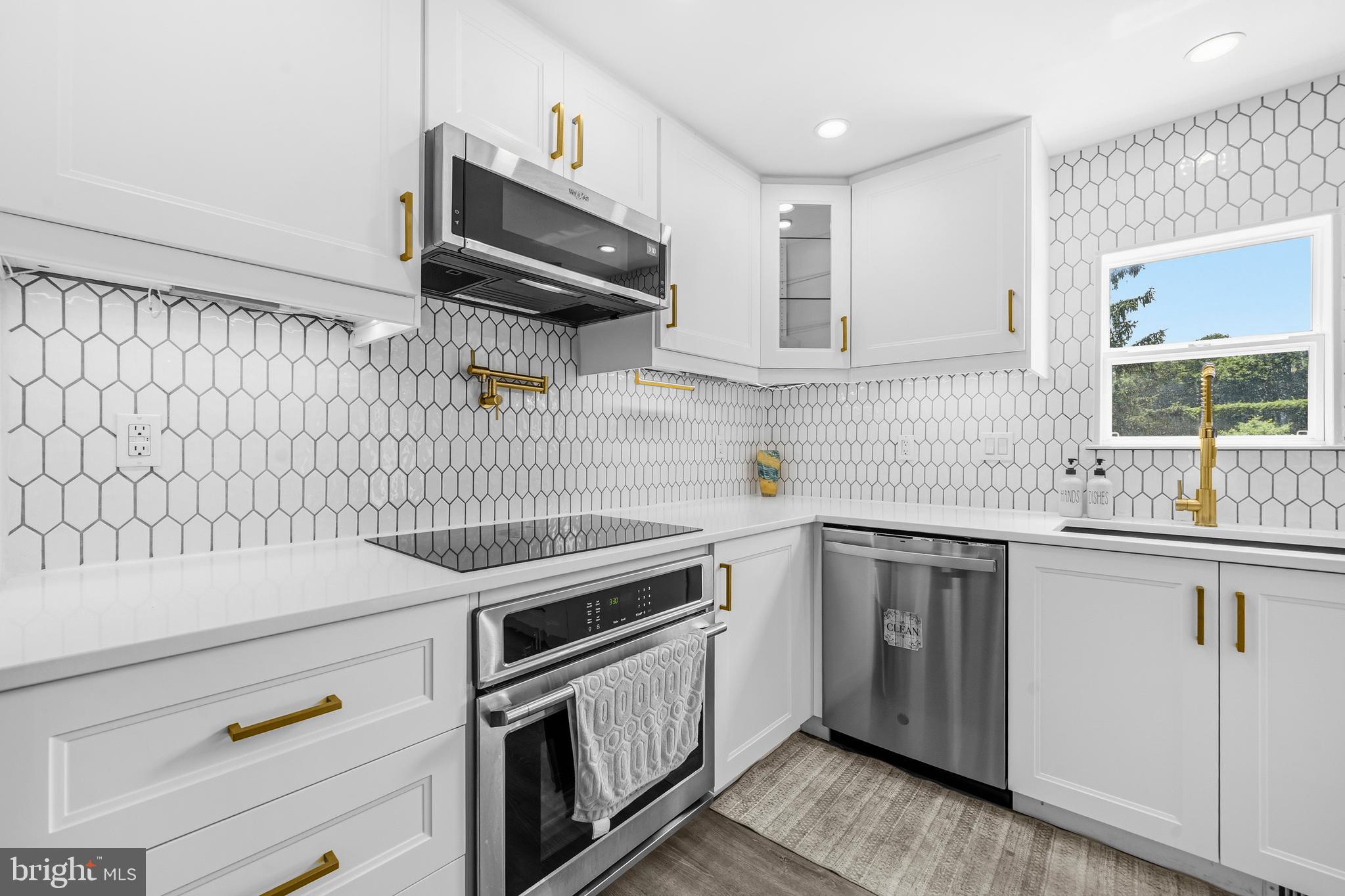 FOX MILL ESTATES - Residential