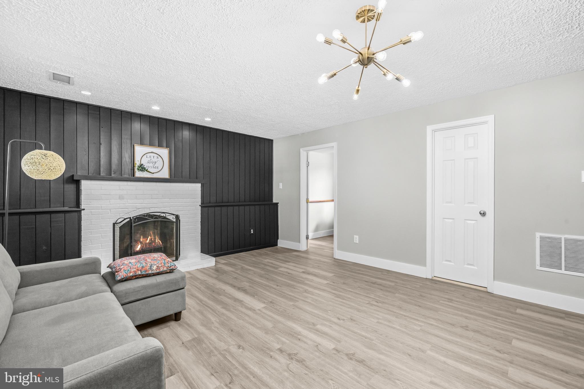 FOX MILL ESTATES - Residential