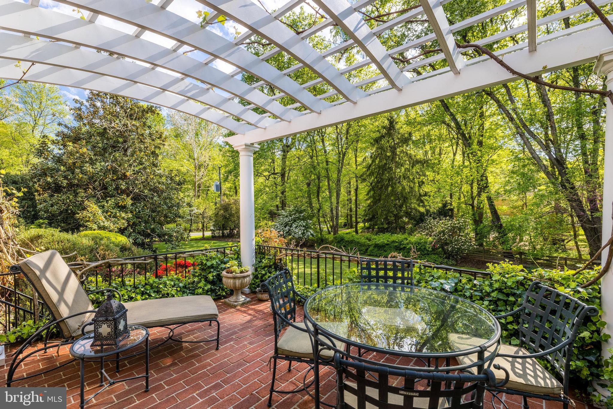 RIVERSIDE MANOR - Residential