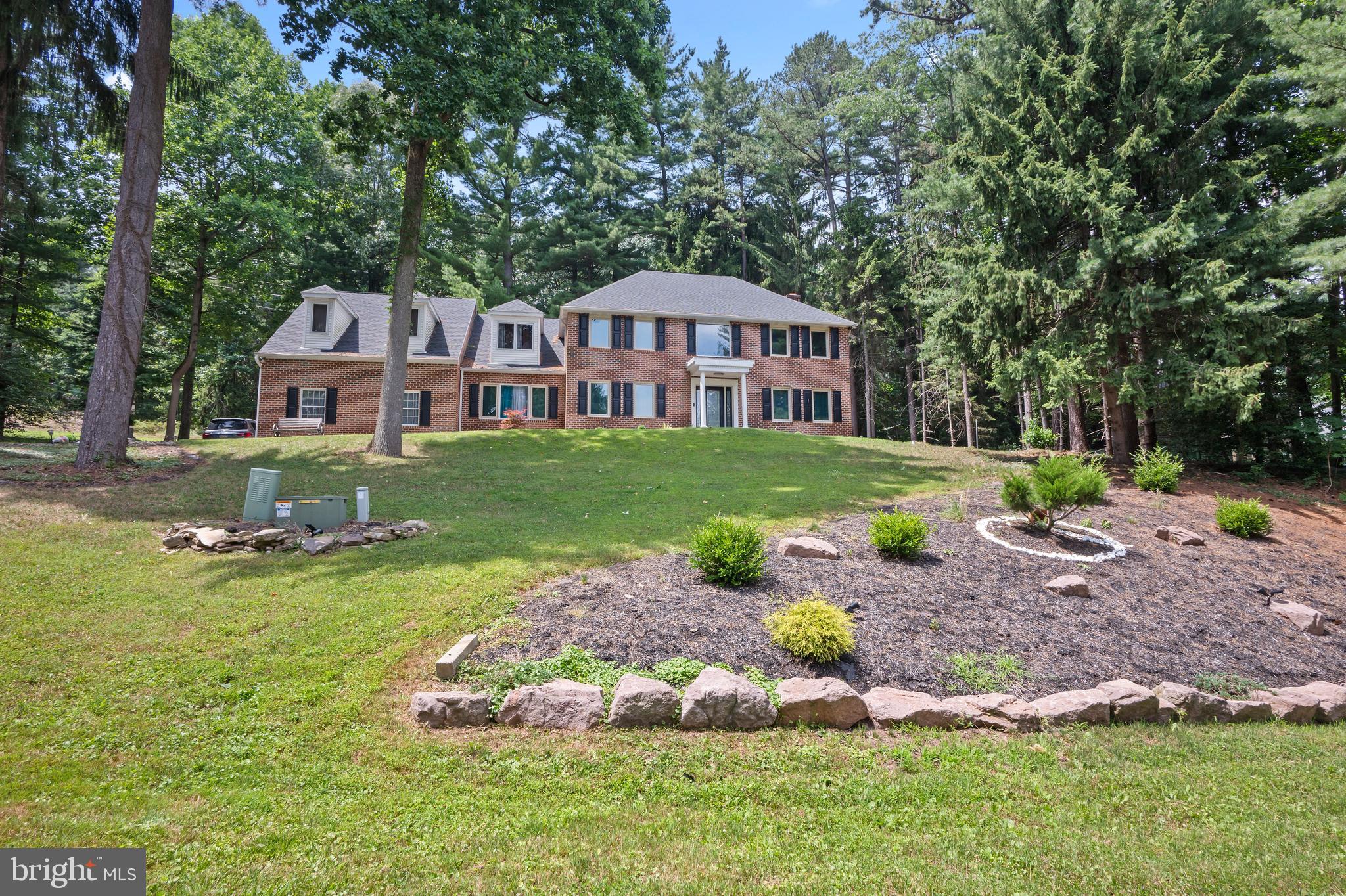 HESSIAN PINES - Residential