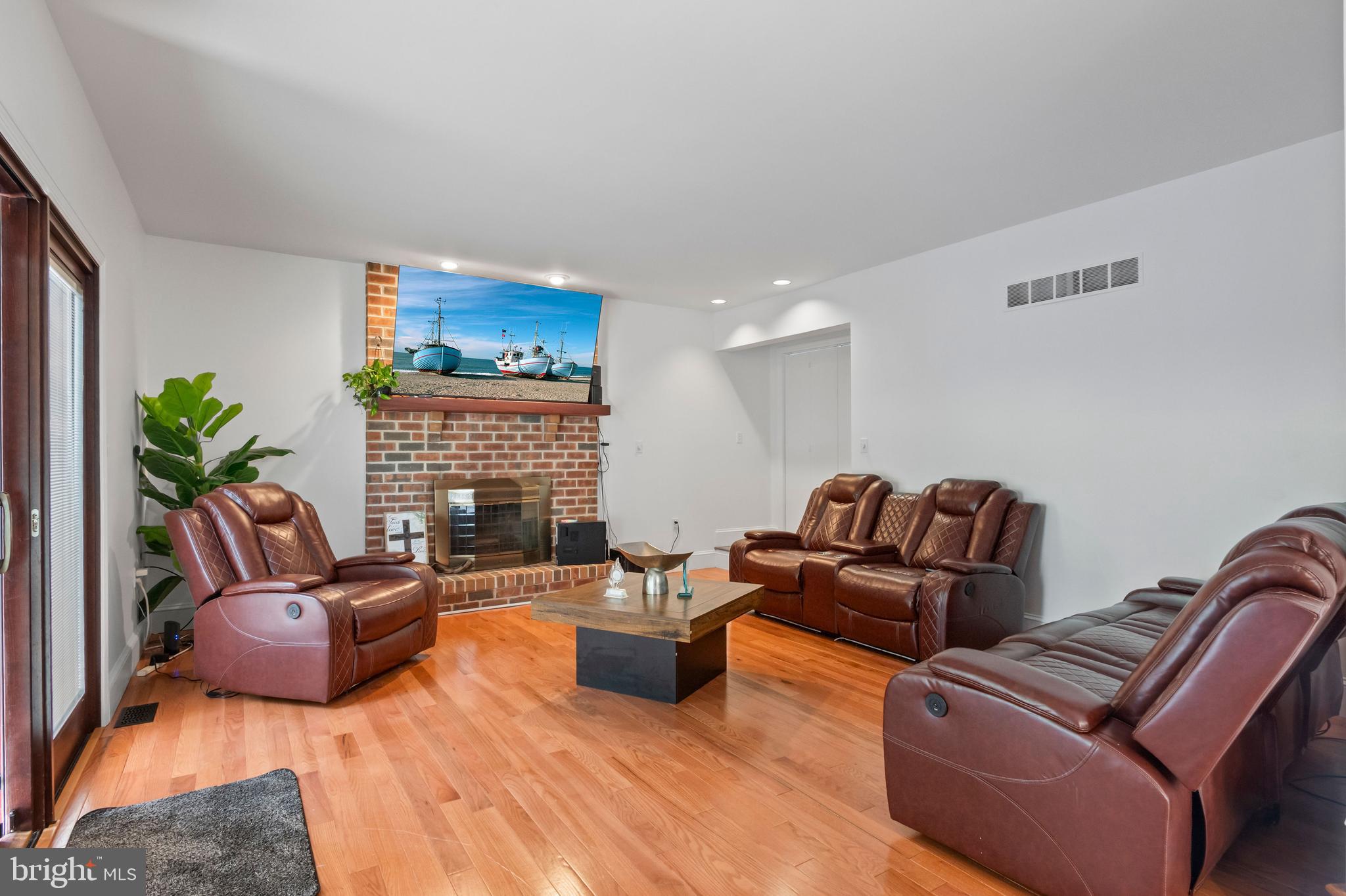 HESSIAN PINES - Residential