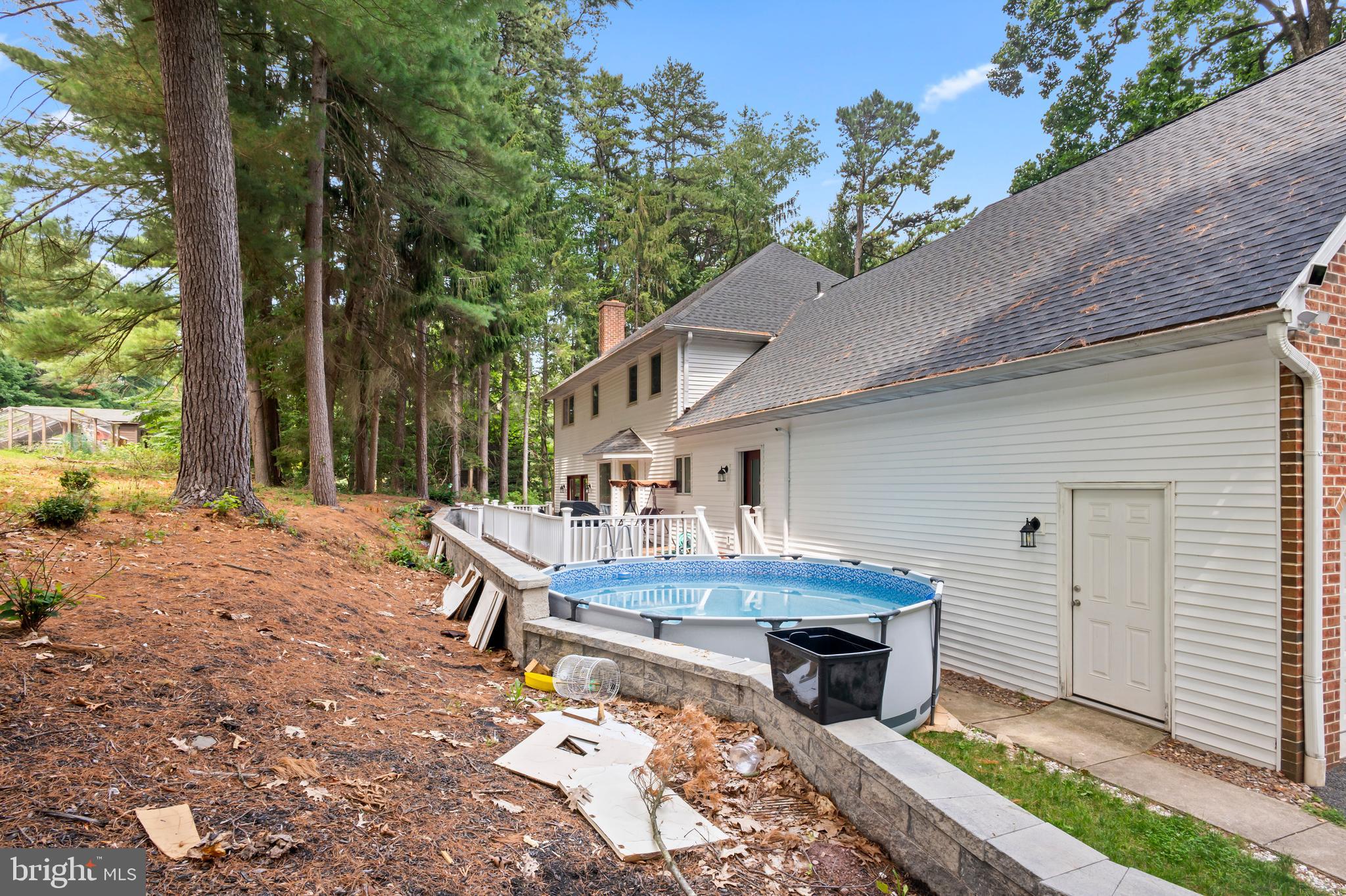 HESSIAN PINES - Residential