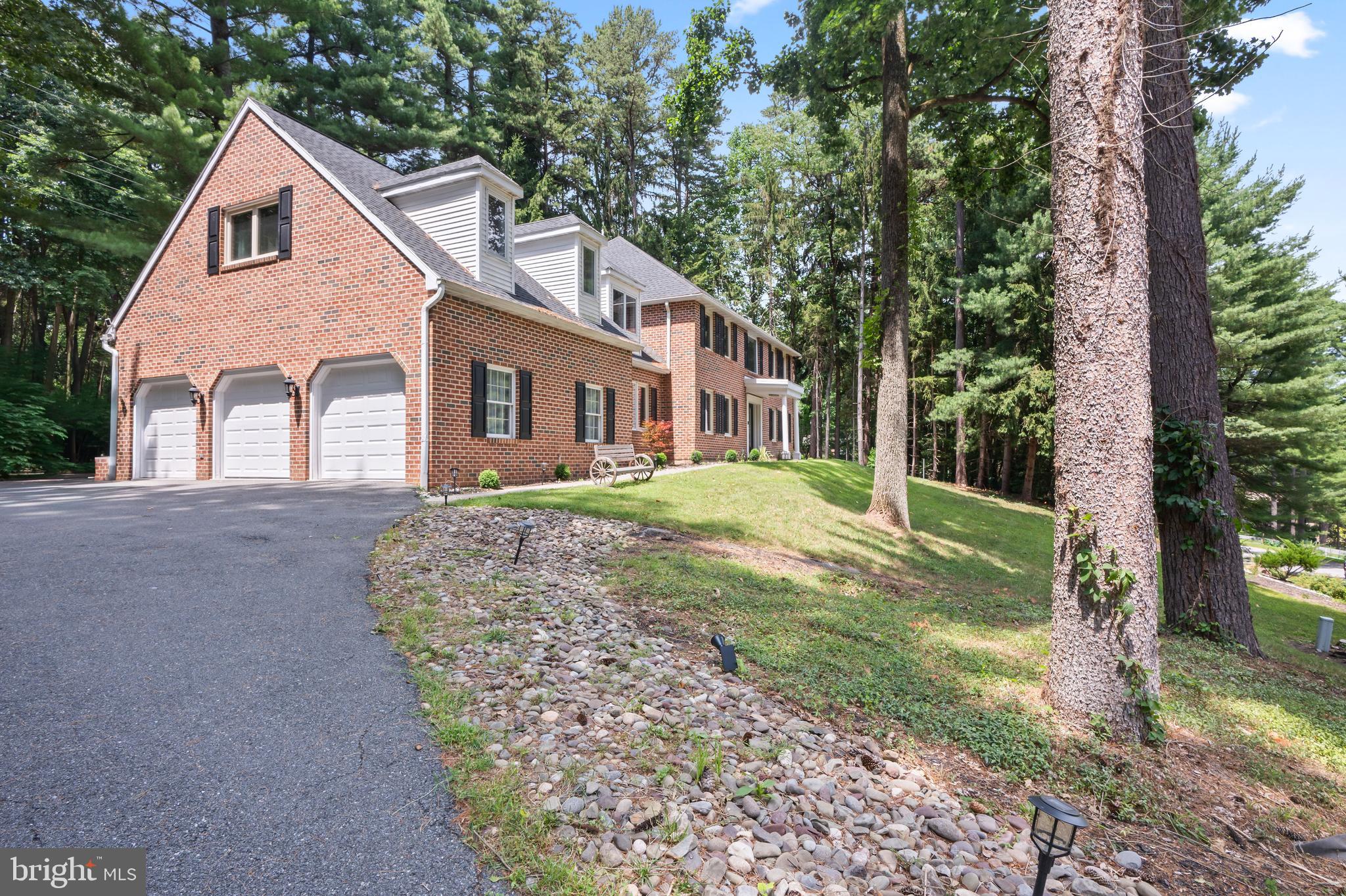 HESSIAN PINES - Residential