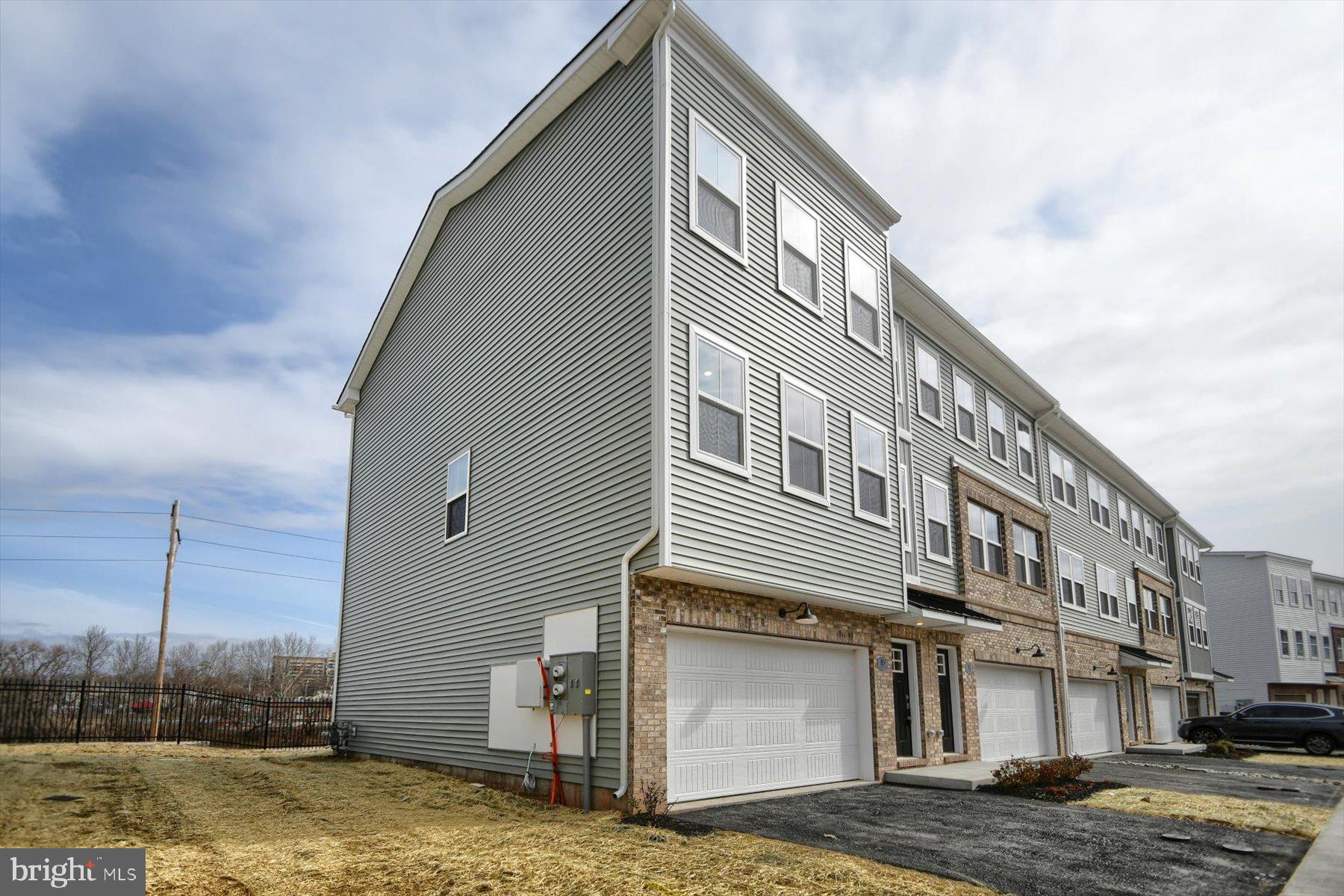 RIVER POINTE - Residential Lease