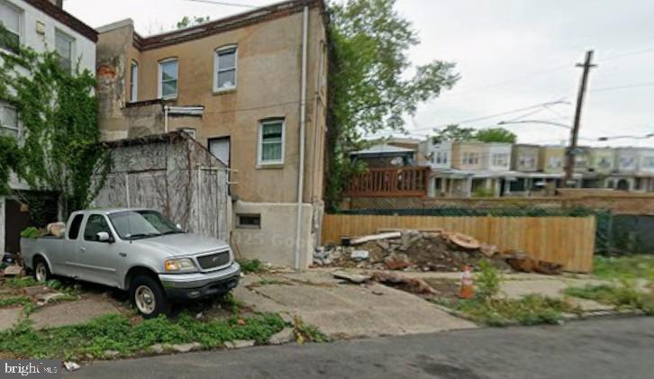 PHILADELPHIA - Land