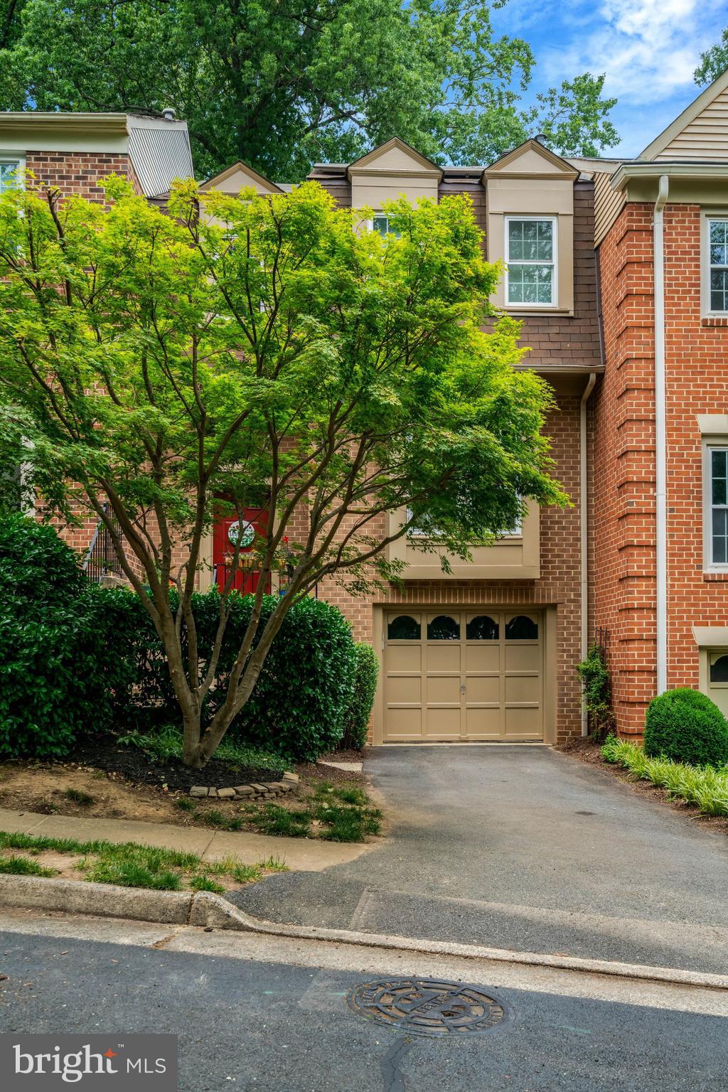 LAFAYETTE VILLAGE - Residential