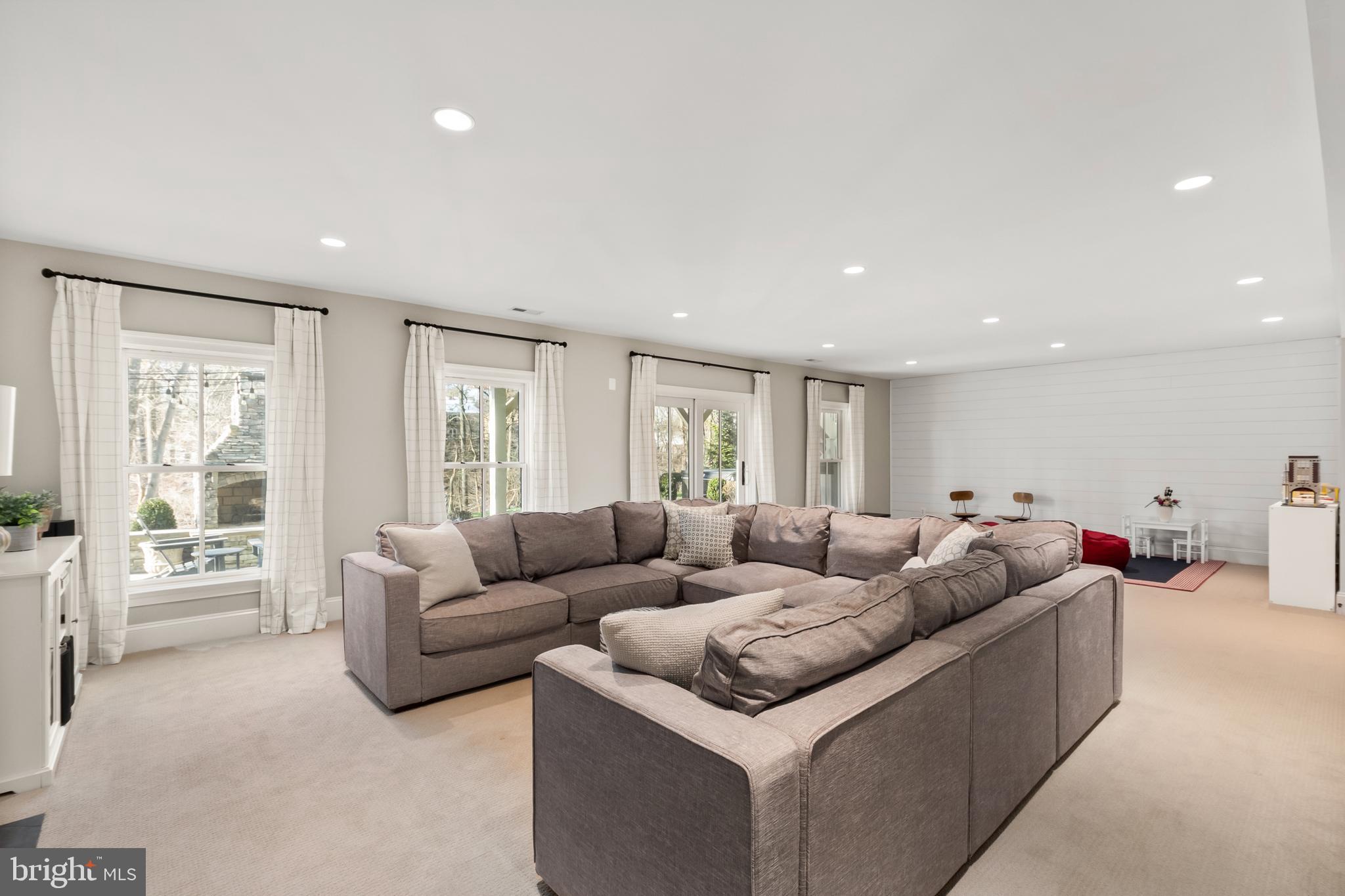 CHESTERBROOK MANOR - Residential