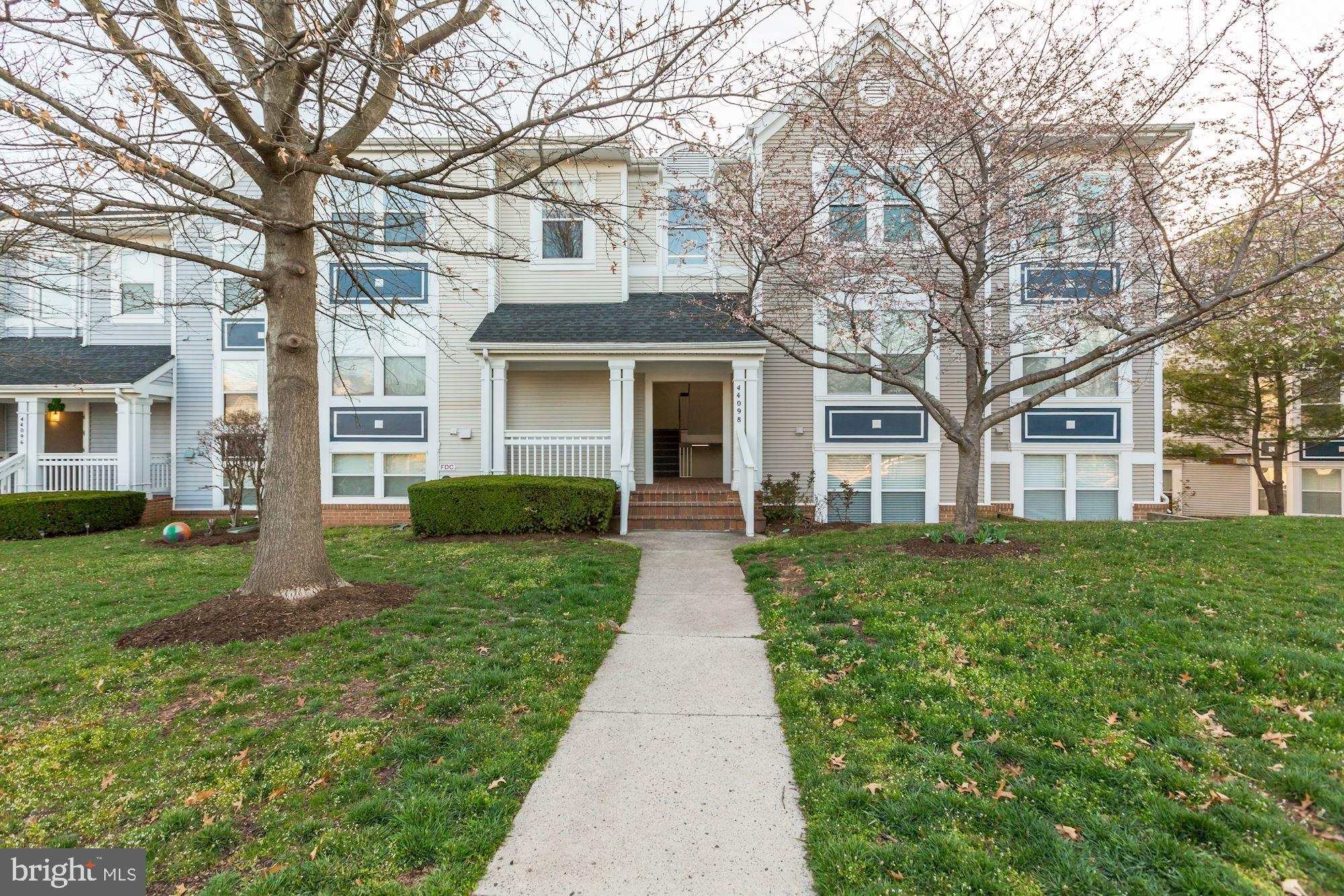 LAKESHORE CONDO - Residential