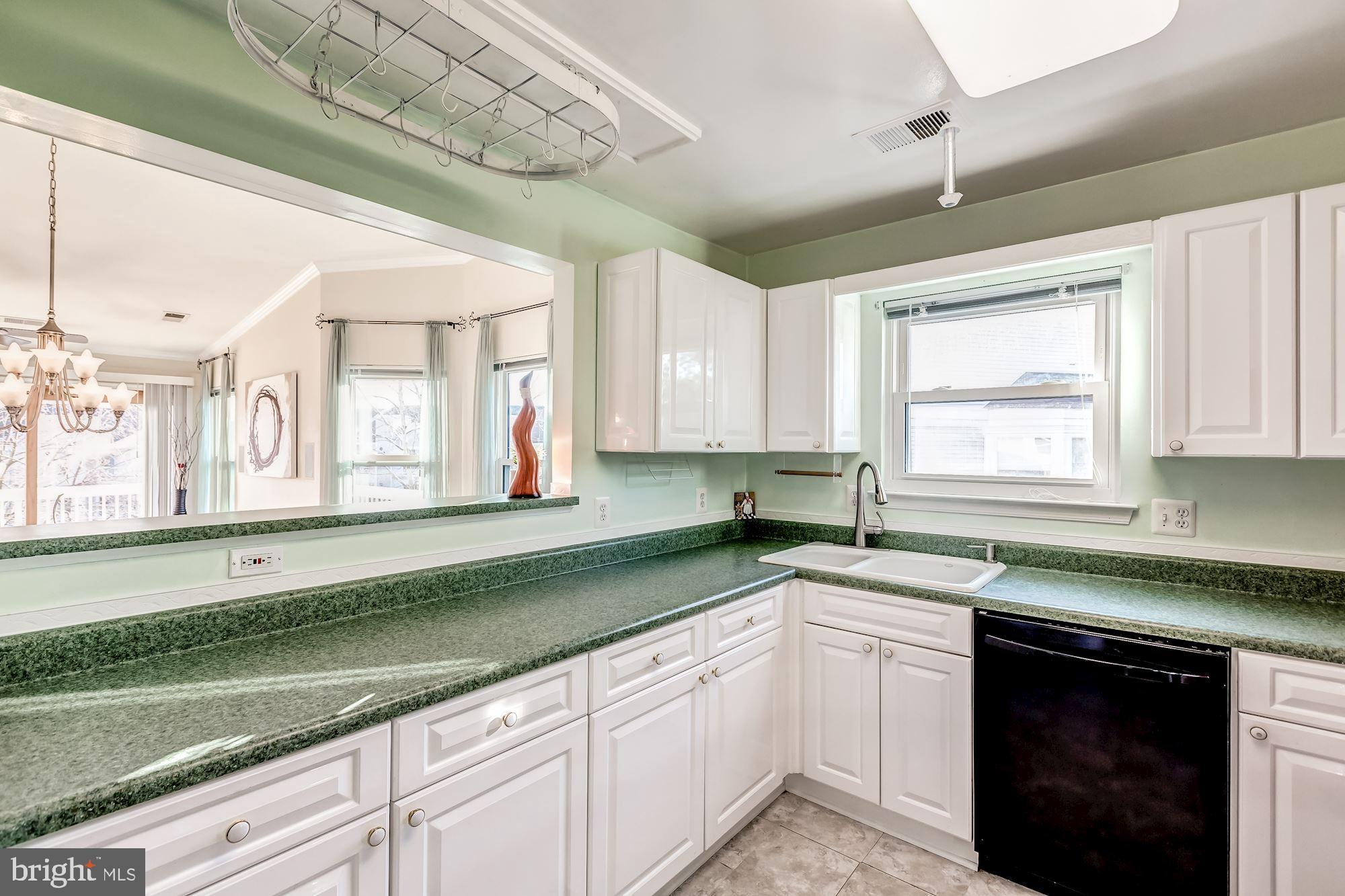 LAKESHORE CONDO - Residential