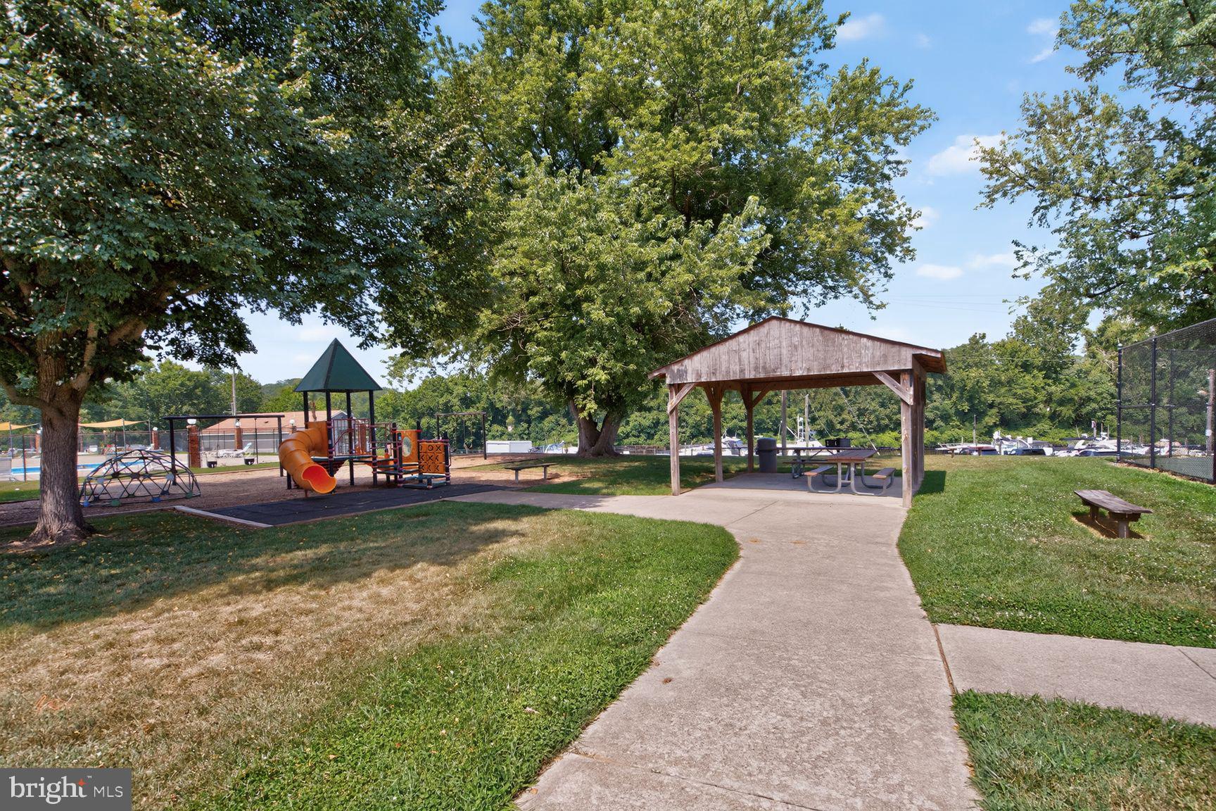 MOORINGS OF OCCOQUAN CON - Residential