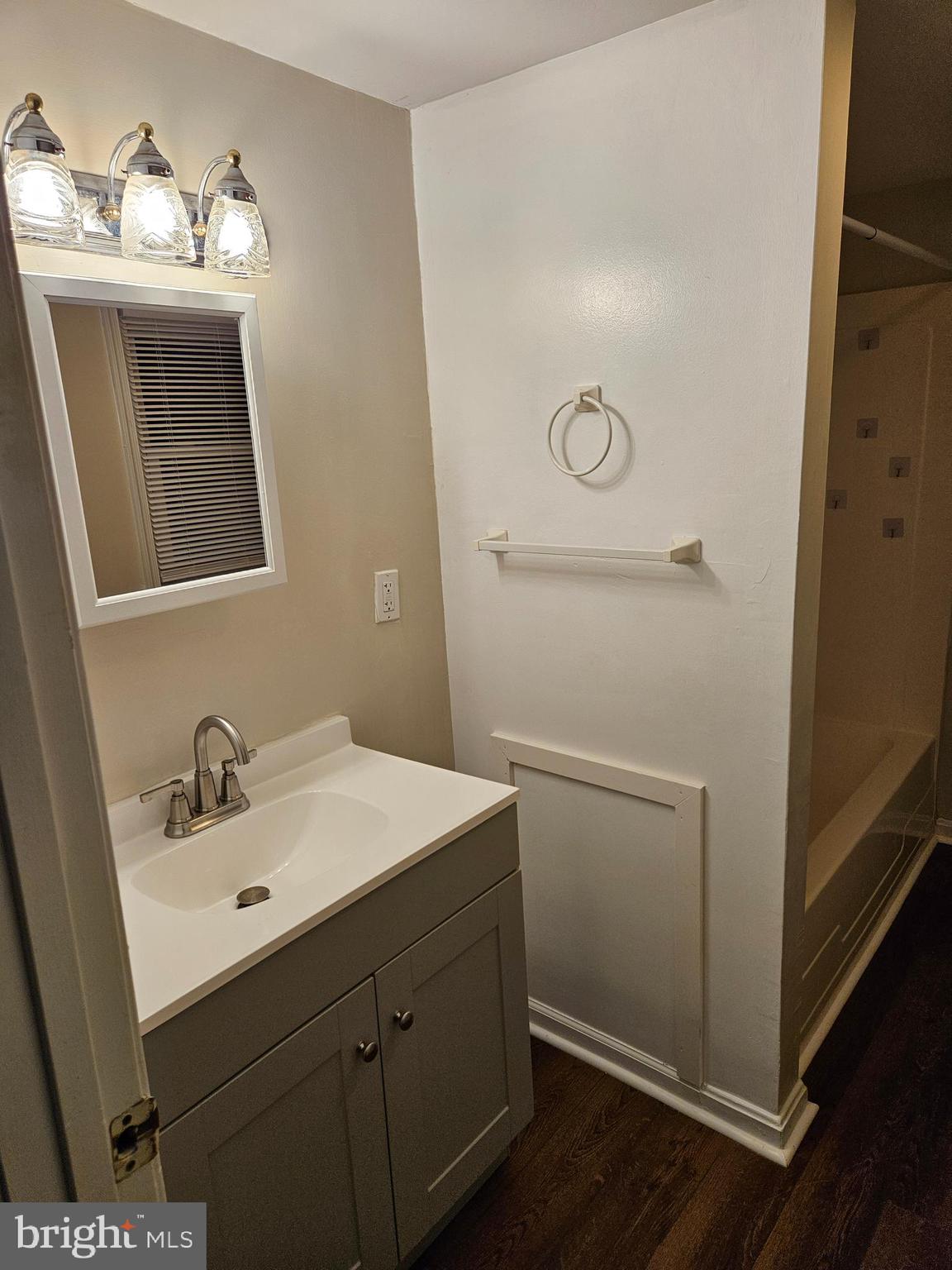 POPLAR INN - Residential Lease
