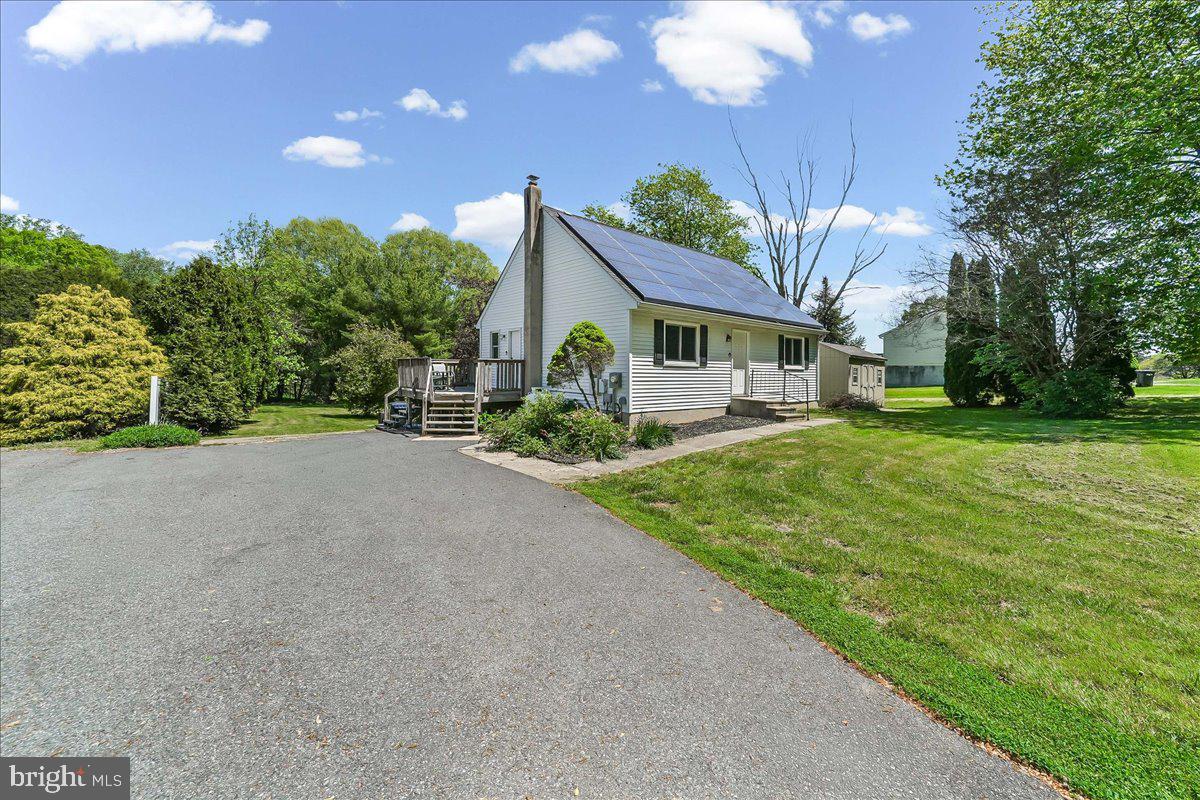 This beautifully maintained home offers the perfect blend of comfort, efficiency, and modern updates. Featuring a newer roof and numerous upgrades to major systems—including HVAC—this property provides peace of mind for years to come.
Step inside to a spacious open-concept main floor, where the kitchen flows seamlessly into the living area—ideal for both everyday living and entertaining. The home includes three generously sized bedrooms, offering plenty of space for family, guests, or a home office.
Enjoy the benefits of solar panels, helping significantly reduce electricity costs, along with a full-size walkout basement that adds incredible potential for additional living space, recreation, or storage.
Outside, you’ll find beautifully landscaped grounds that enhance curb appeal and create a welcoming outdoor environment.
This is truly a must-see home that combines value, efficiency, and style—it won’t last long on the market!