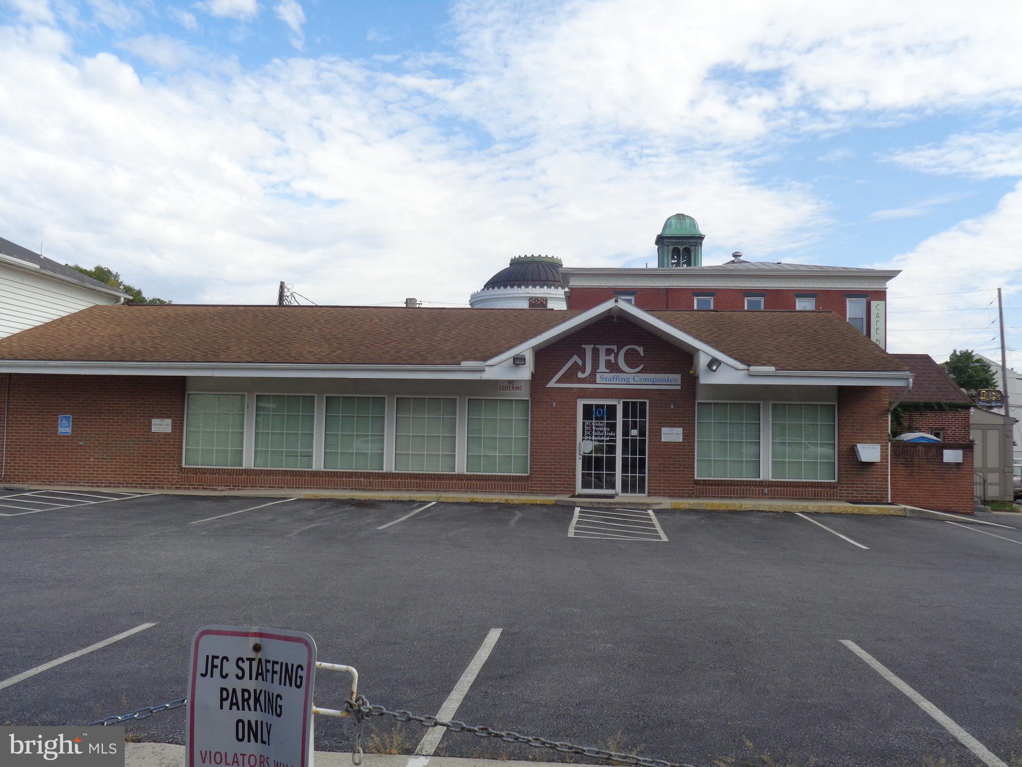DOWNTOWN Carlisle is where you'll find this 2200+ square foot office building. One block from the square. Single-story on slab foundation. Public water, sewer, natural gas. C-1 (Central Business District) zoning. 13 parking spaces in front. Check associated documents for more detailed information.