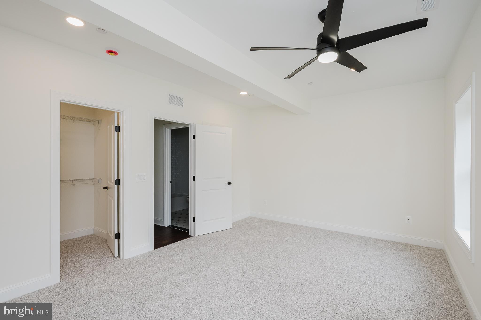 TALL OAKS MANOR - Residential