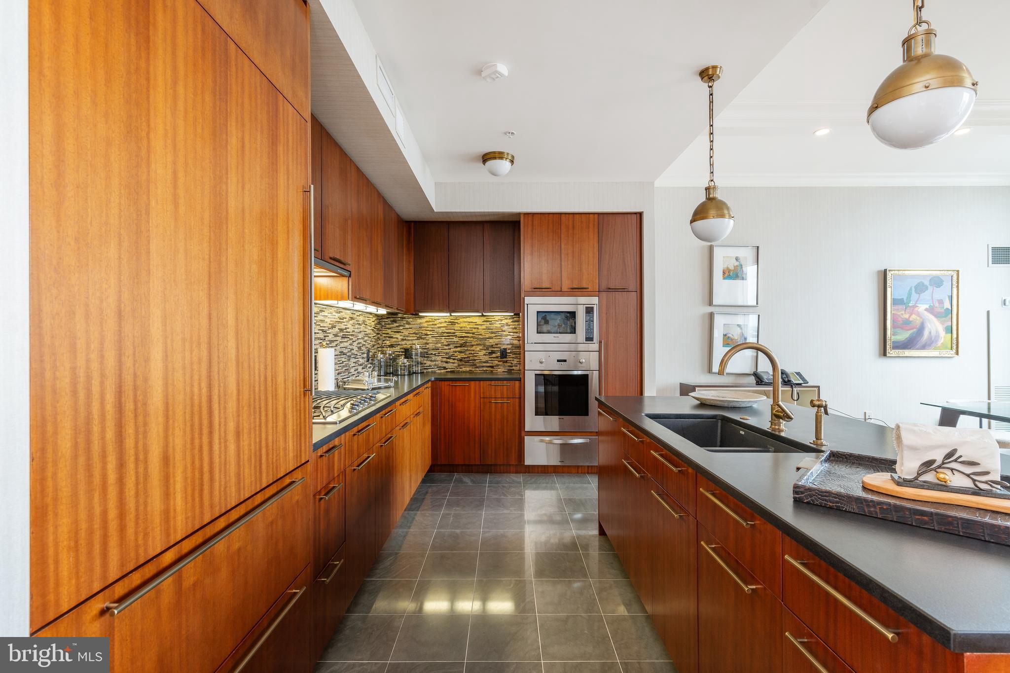 AVENUE OF THE ARTS - Residential