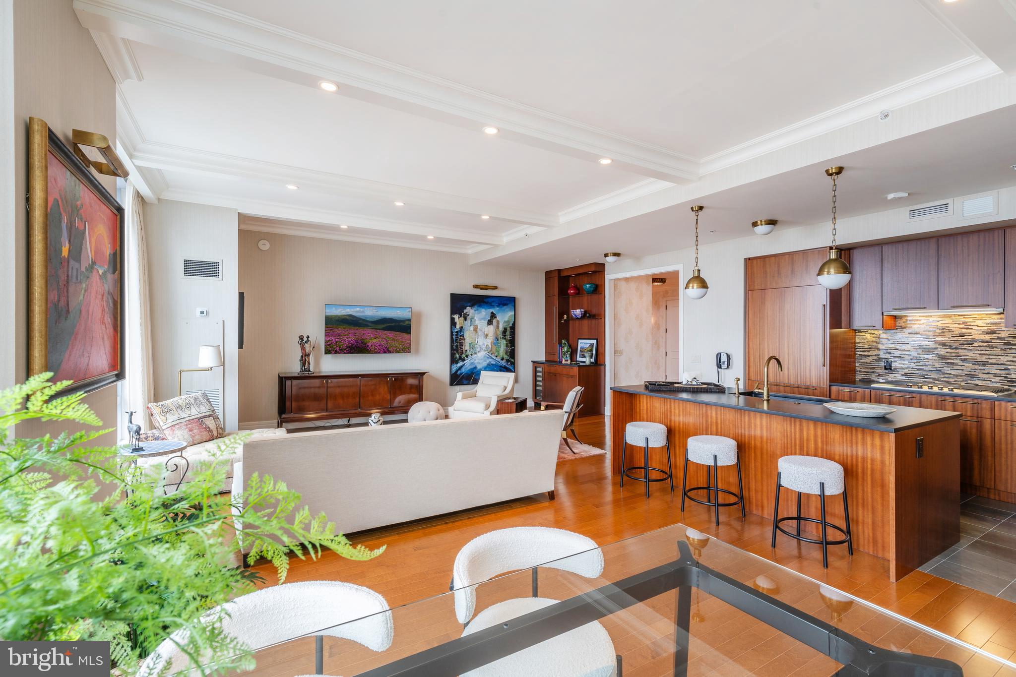 AVENUE OF THE ARTS - Residential