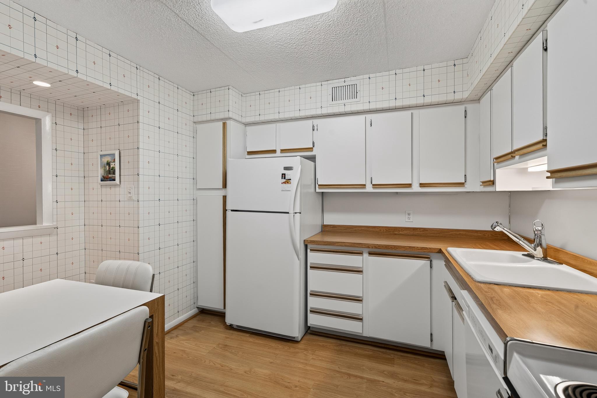 VALLEY FORGE TOWER - Residential