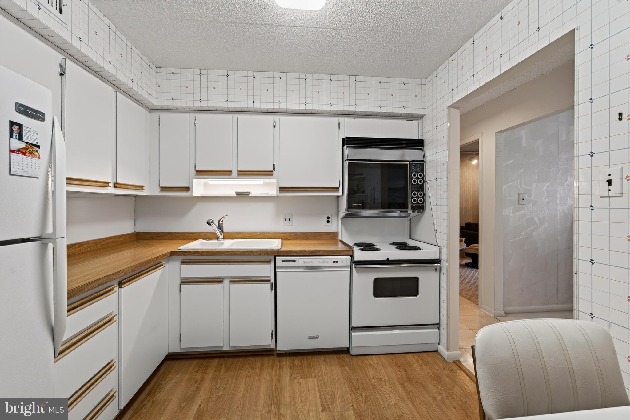 VALLEY FORGE TOWER - Residential
